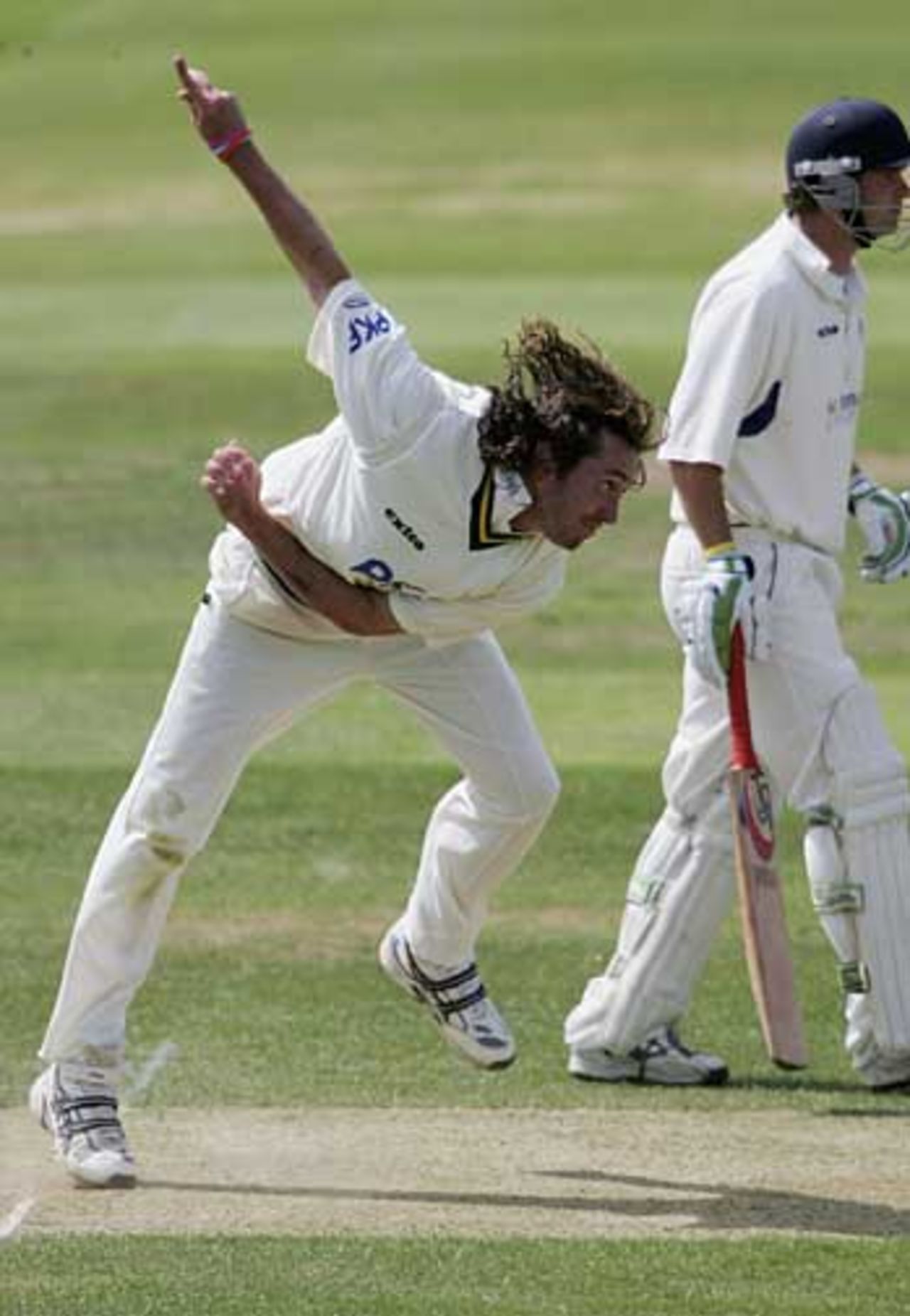 Ryan Sidebottom unleashes another delivery, Warwickshire v Nottinghamshire, County Championship, Edgbaston, July 20