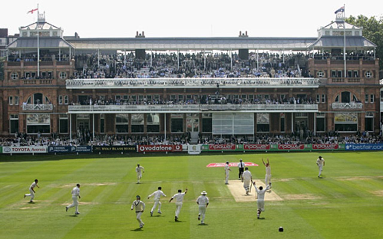 The Australians applaud Glenn McGrath's 500th Test wicket, England v Australia, Lord's, 21 July 2005