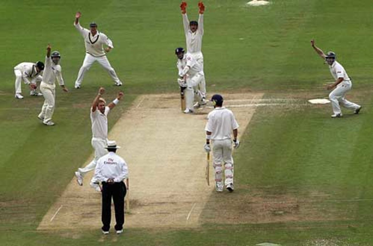 Shane Warne traps Steve Harmison lbw as England slide to defeat, England v Australia, 1st Test, Lord's, July 24