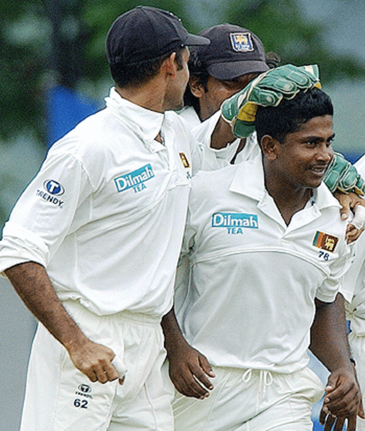 Rangana Herath celebrates with his teammates the dismissal of Shivnarine Chanderpaul, Sri Lanka v West Indies, 4th day, Kandy, July 25, 2005