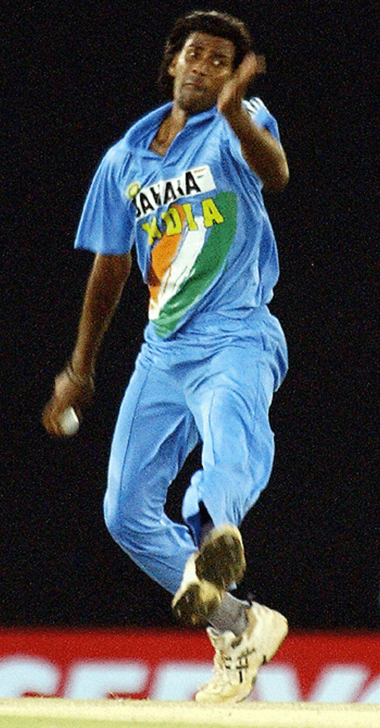 Lakshmipathy Balaji in action against Sri Lanka at Dambulla, August 3, 2005