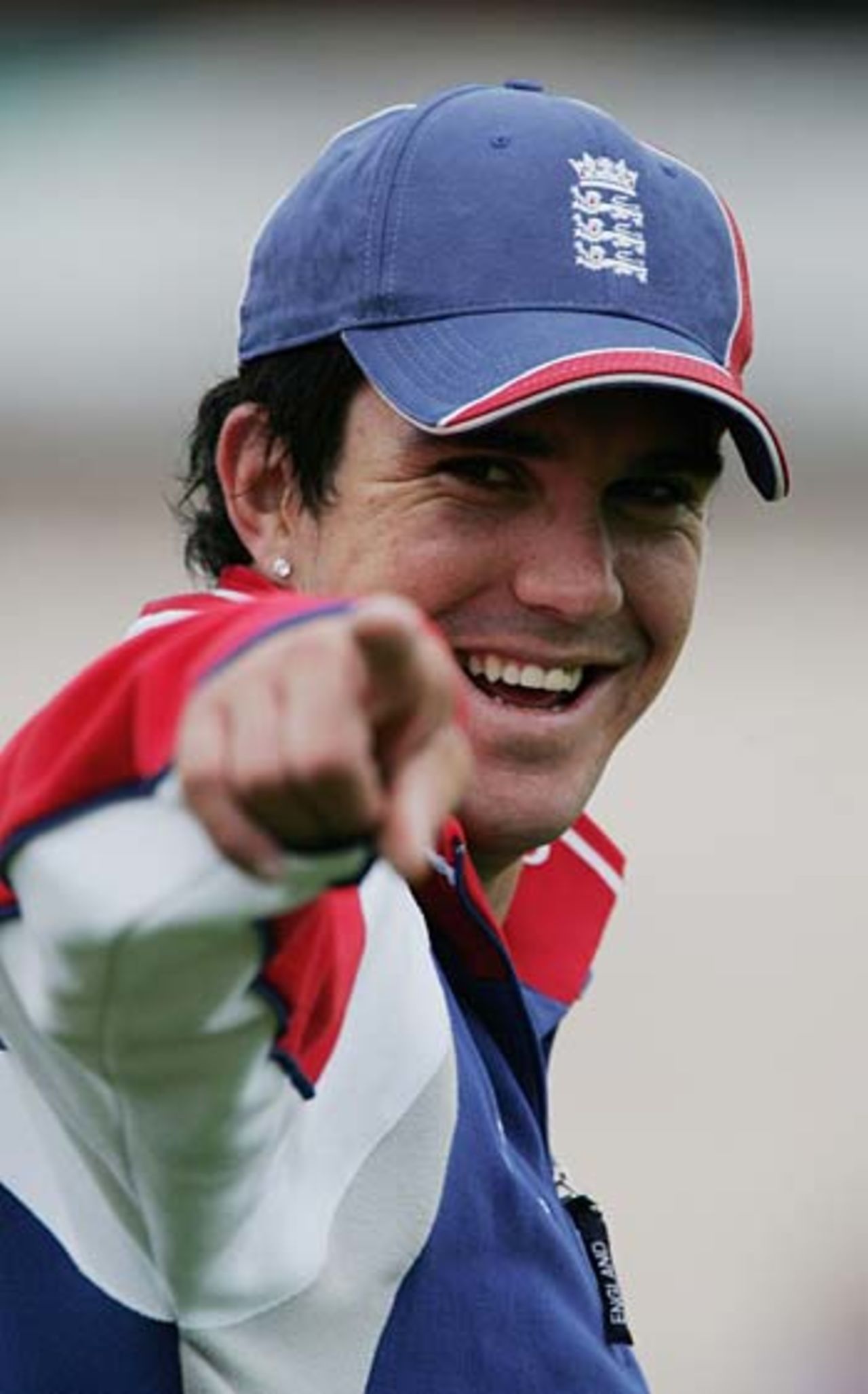 Kevin Pietersen larks about in the nets, Old Trafford, August 10, 2005