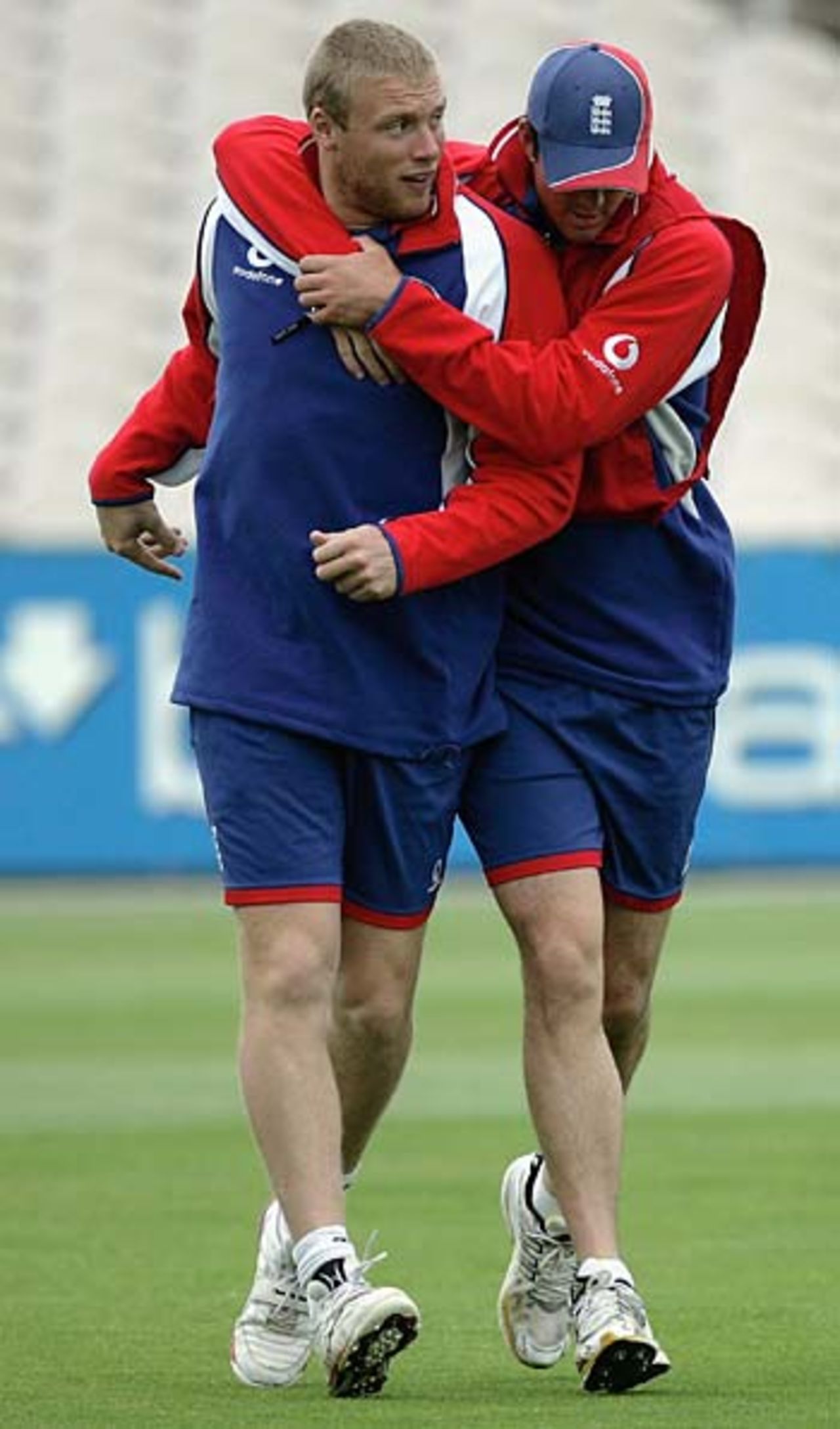 Andrew Flintoff and Kevin Pietersen share a close moment, Old Trafford, August 10, 2005