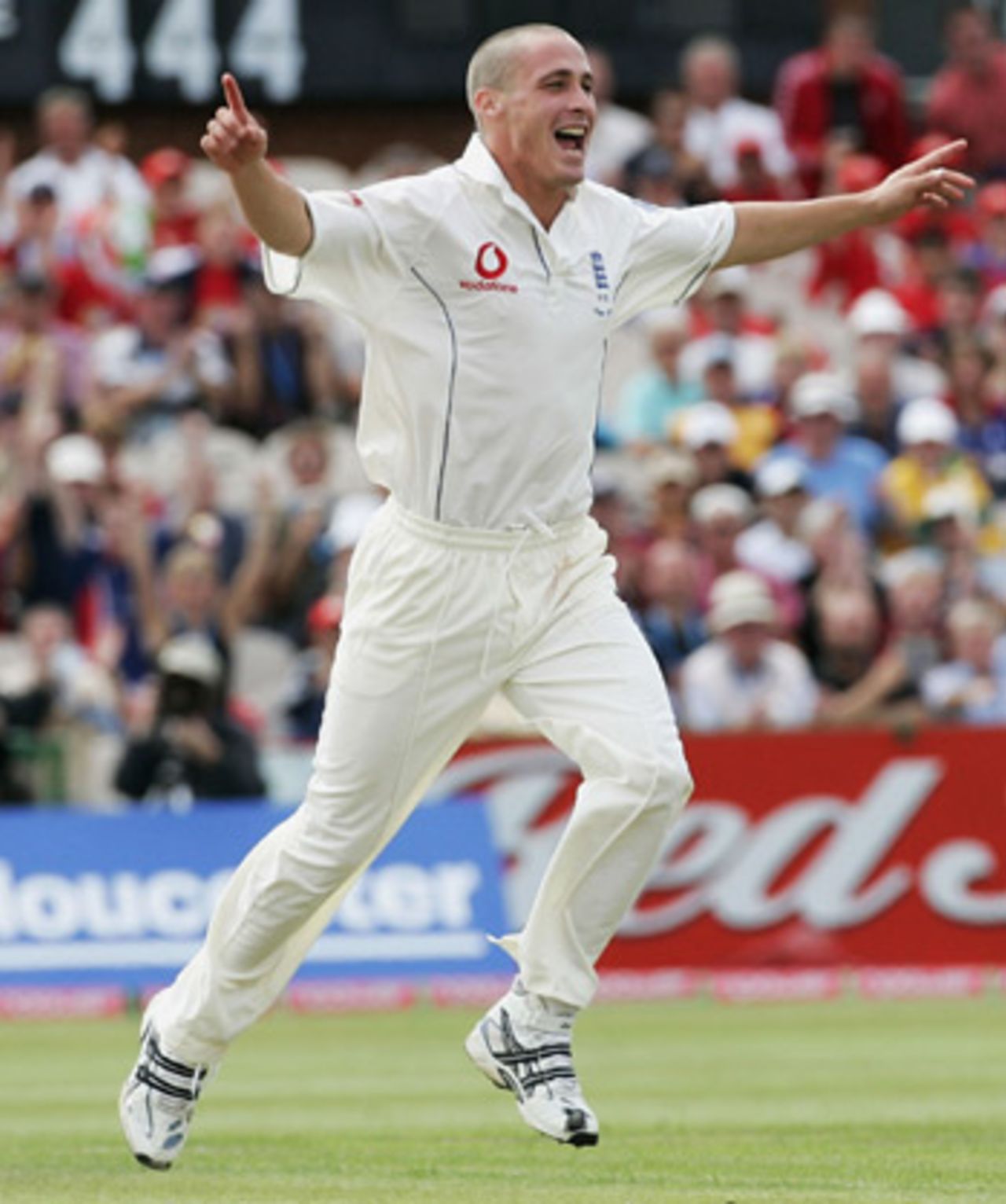 Simon Jones flies down to celebrate Ricky Ponting's wicket, England v Australia, August 12, 2005