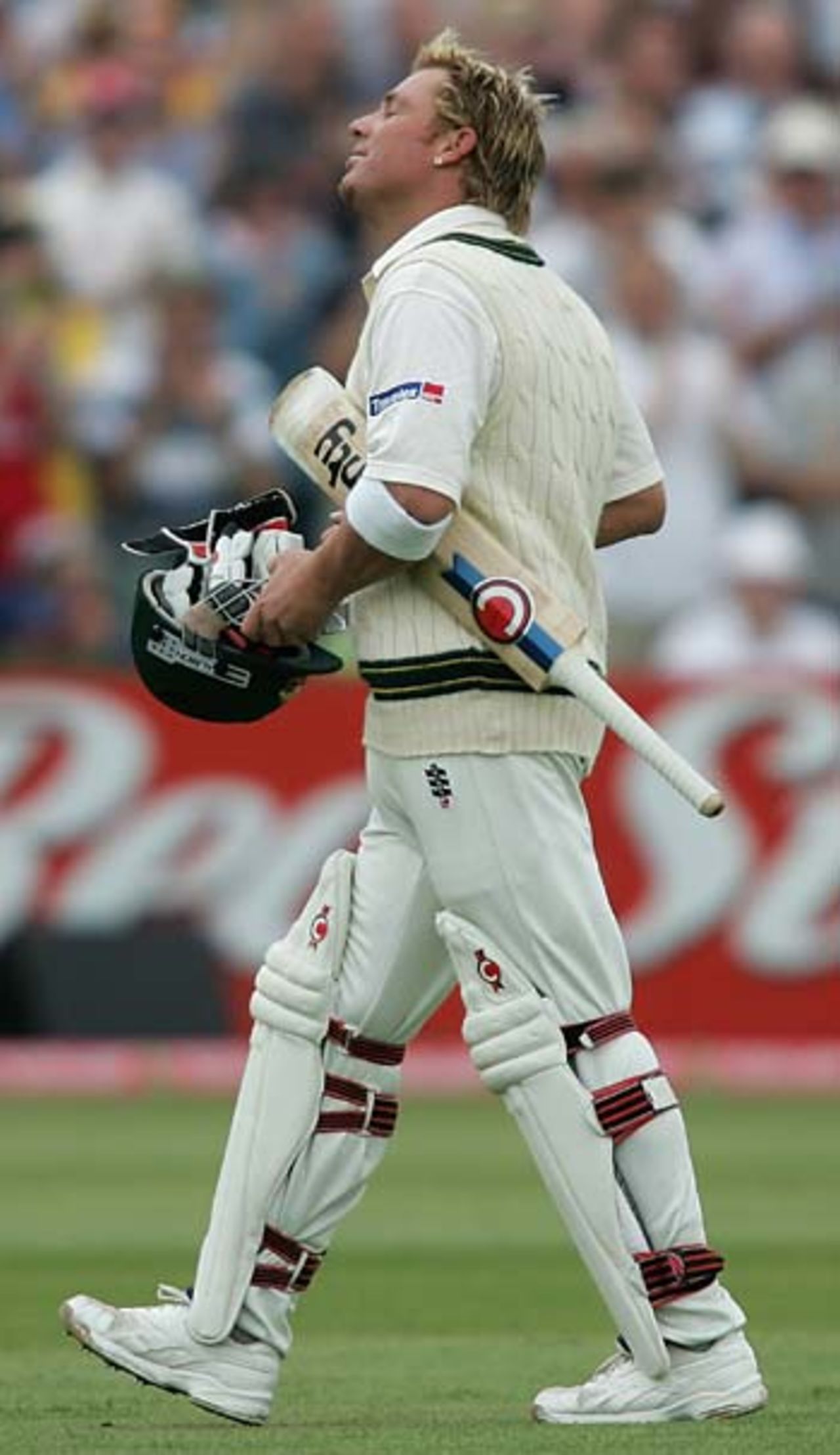 Shane Warne troops back after holing out for 90, England v Australia, 3rd Test, Old Trafford, August 14, 2005