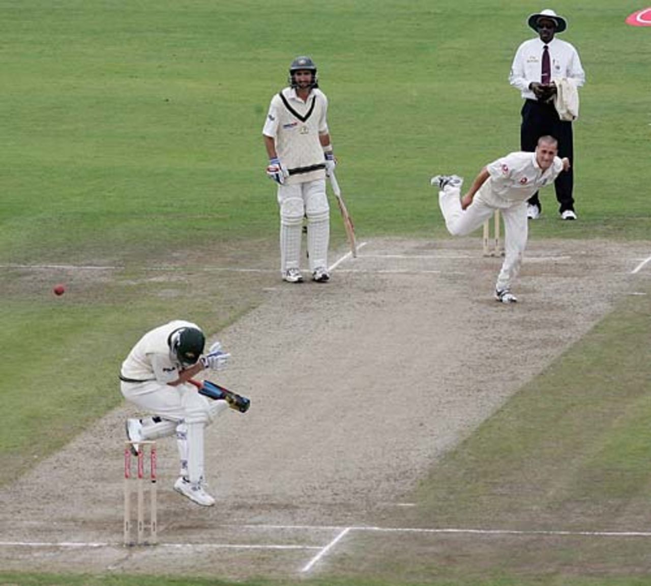 Sniffing leather - Simon Jones makes Brett Lee dance, England v Australia, 3rd Test, Old Trafford, August 14, 2005