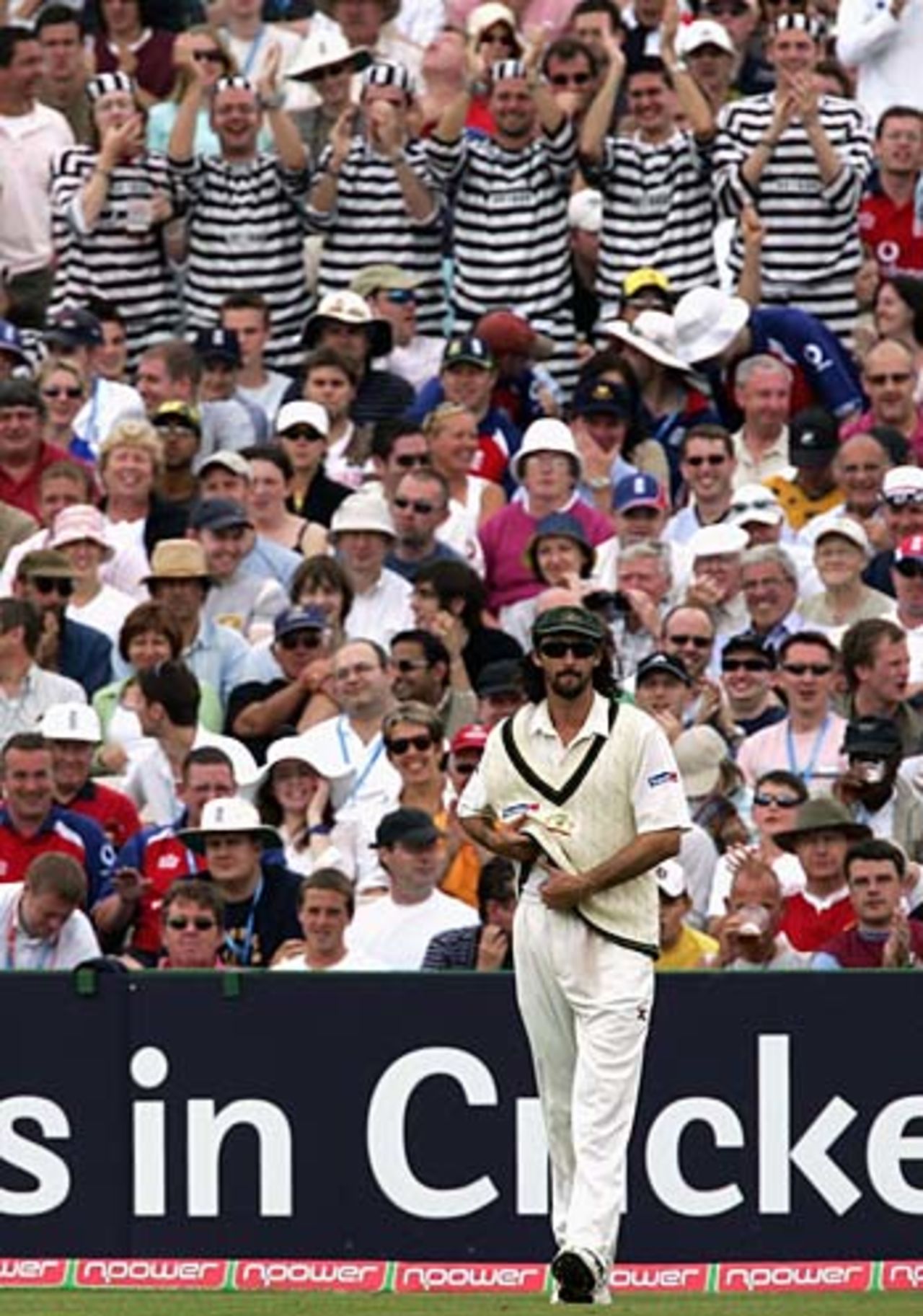 The last hurrah?  Jason Gillespie mocked by the crowd after being taken out of the attack following his four overs for 23, England v Australia, 3rd Test, Old Trafford, August 14, 2005