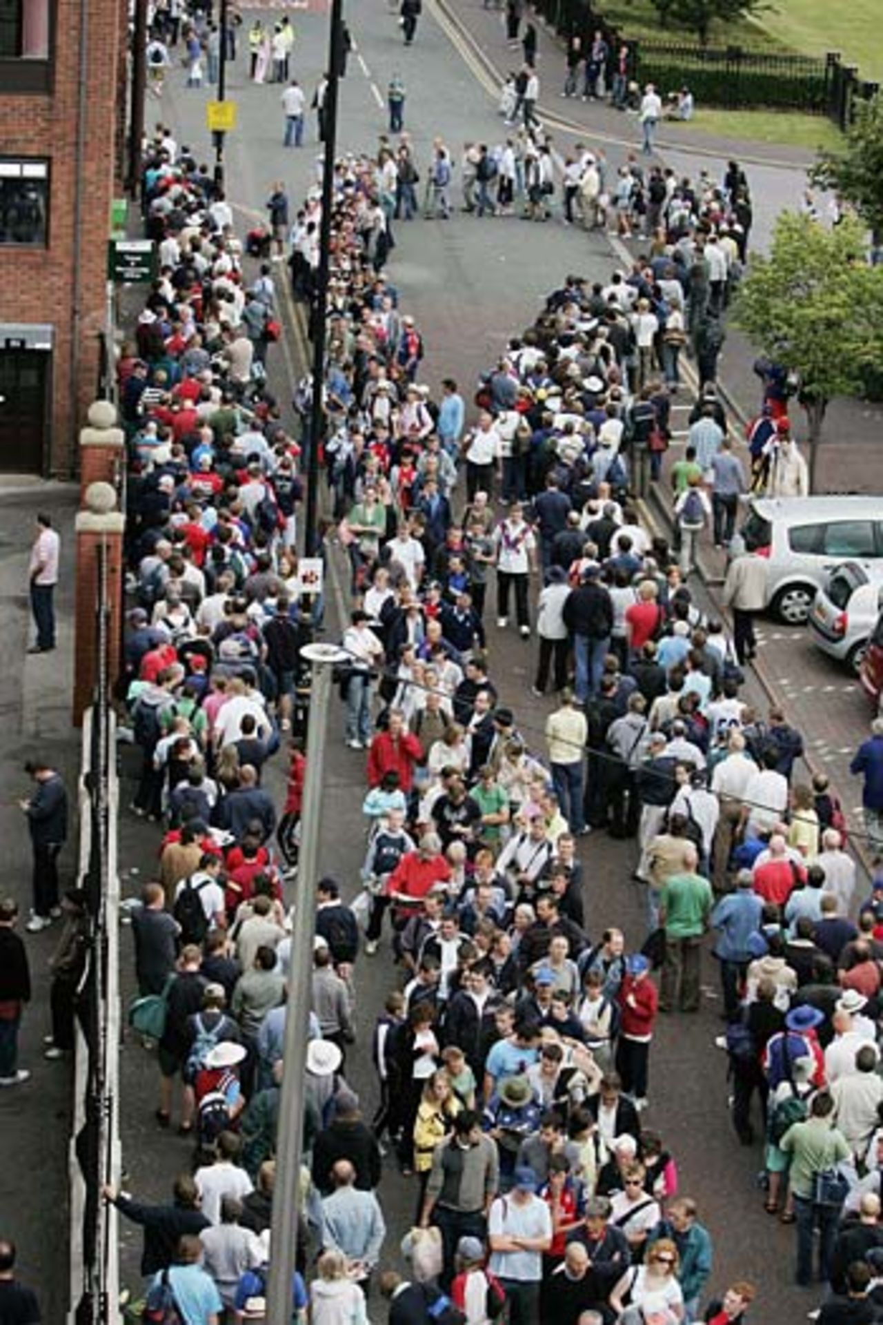 Huge crowds snake their way into Old Trafford, England v Australia, 3rd Test, Old Trafford, August 15, 2005