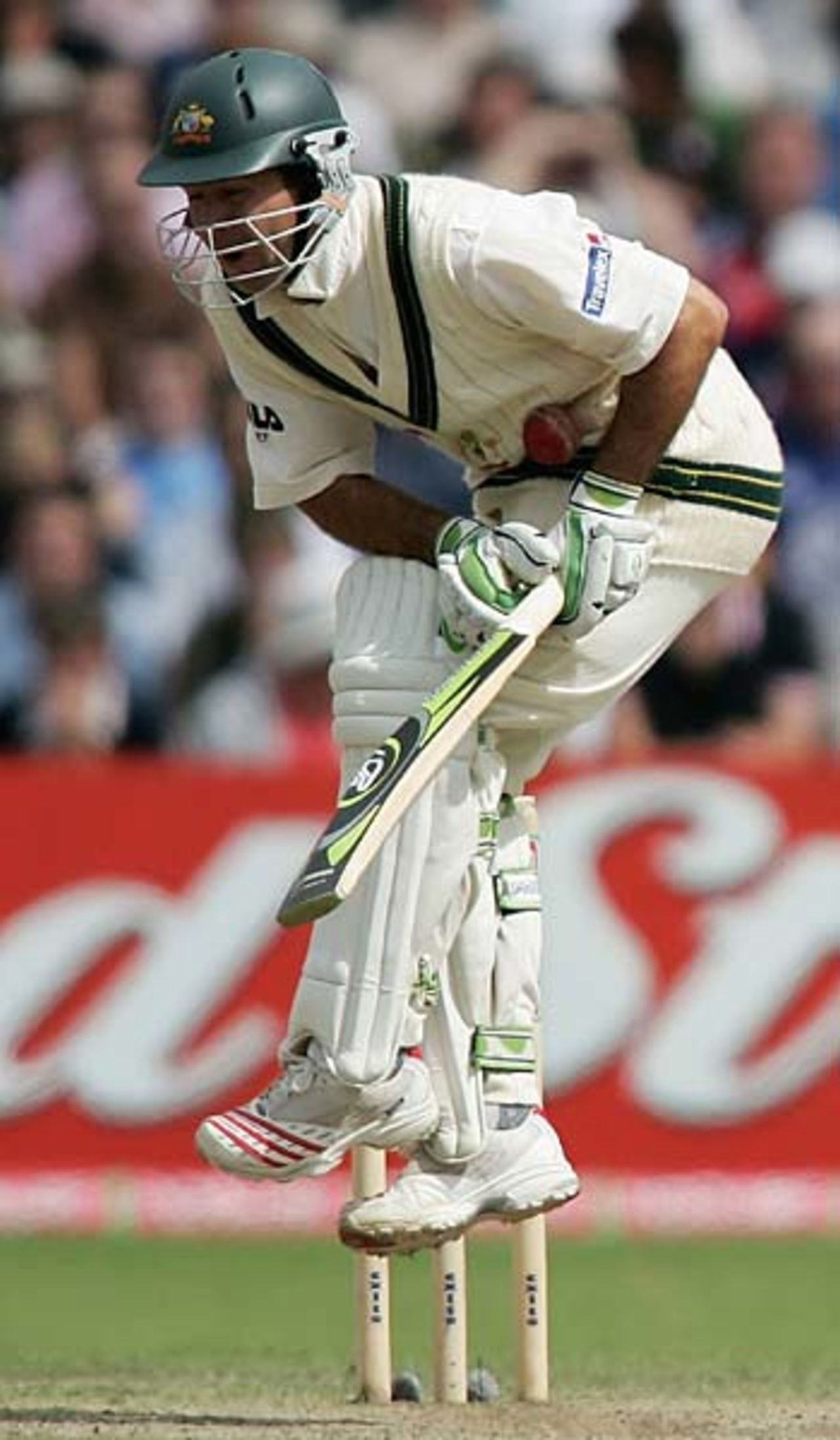 Ricky Ponting cramped for room, England v Australia, 3rd Test, Old Trafford, August 15, 2005