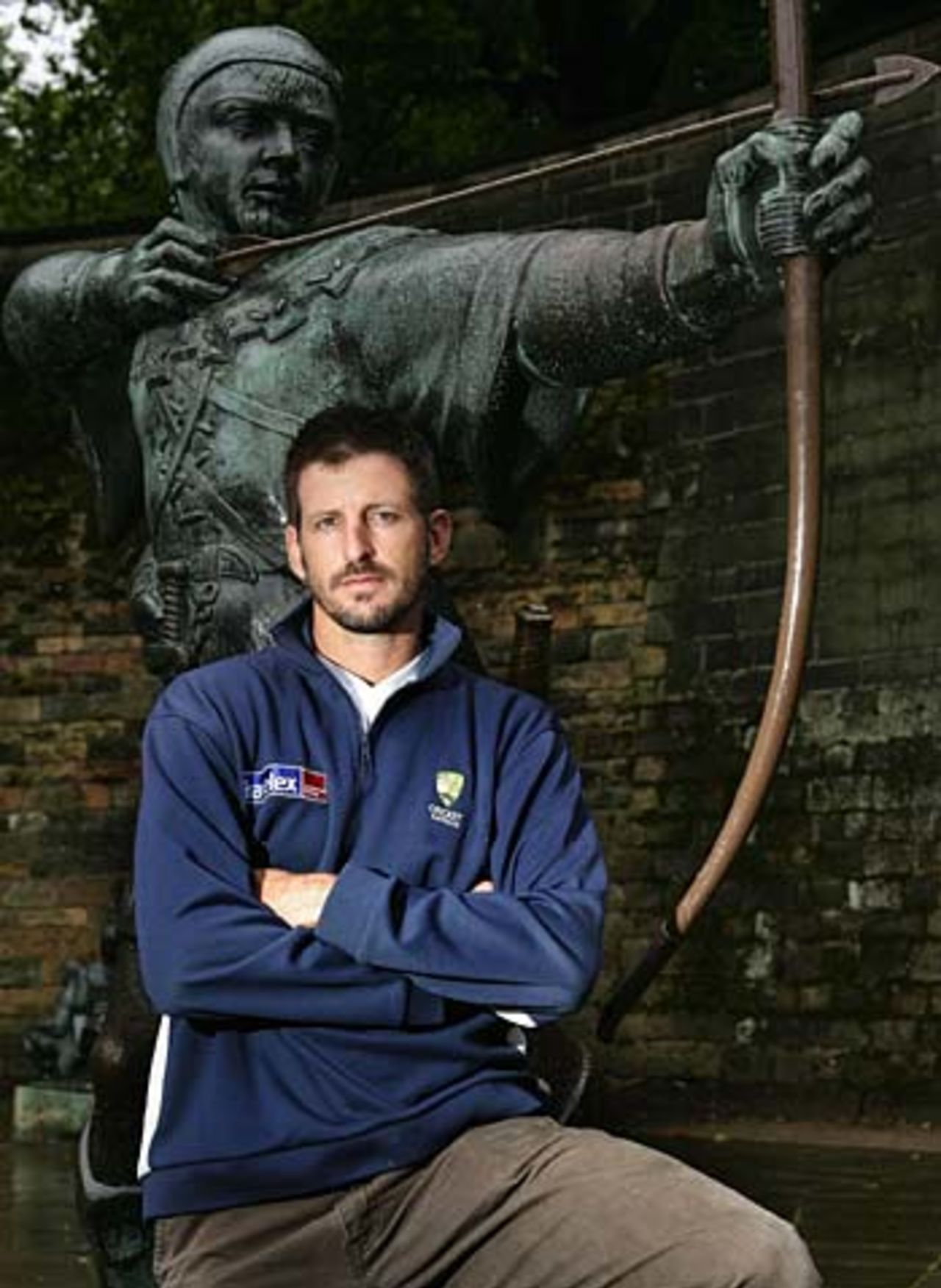Michael Kasprowicz poses with the Robin Hood Statue at Nottingham Castle, August 22, 2005
