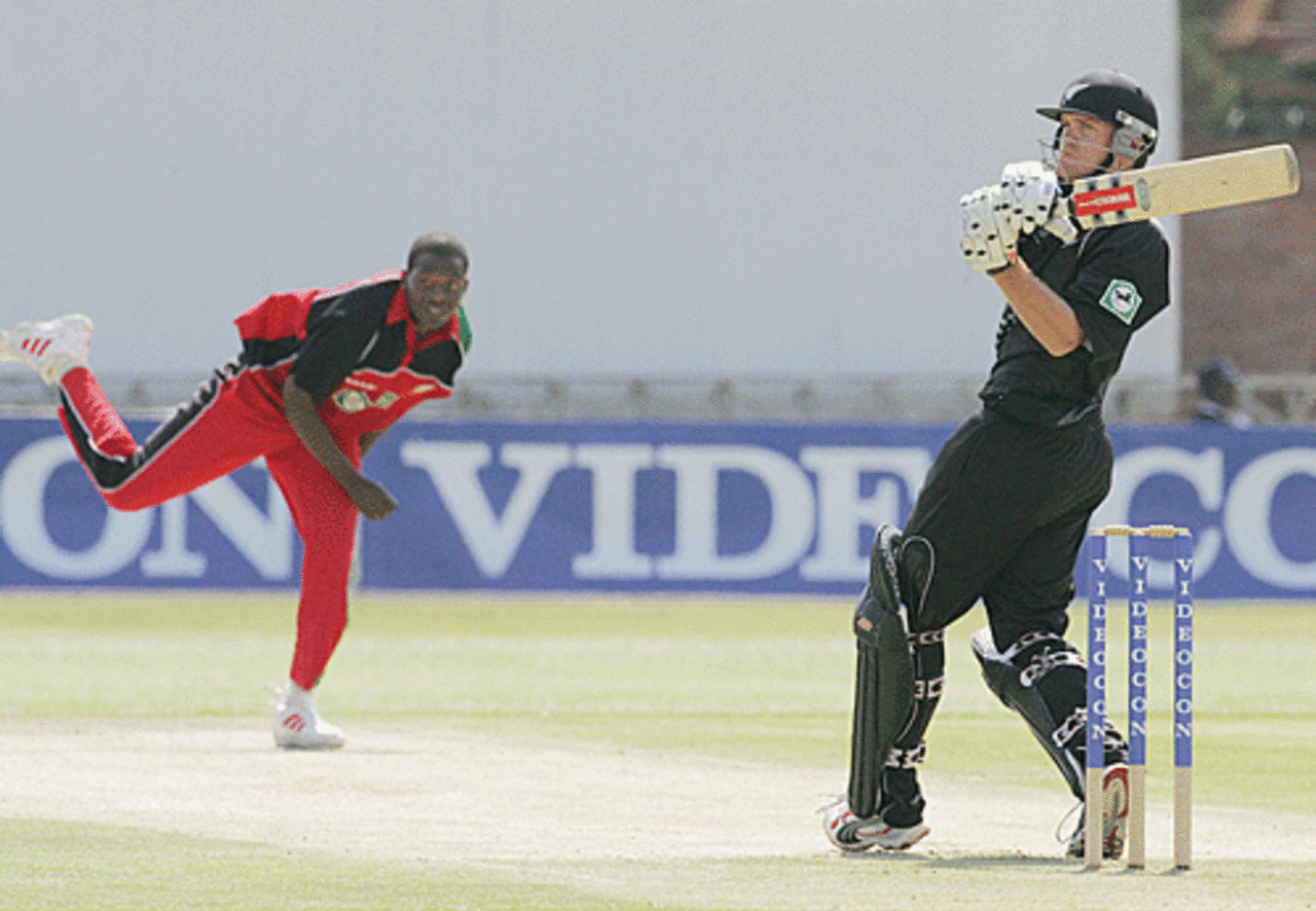 Lou Vincent pulls Blessing Mahwire on his way to his maiden century, New Zealand v Zimbabwe, Bulawayo, August 24