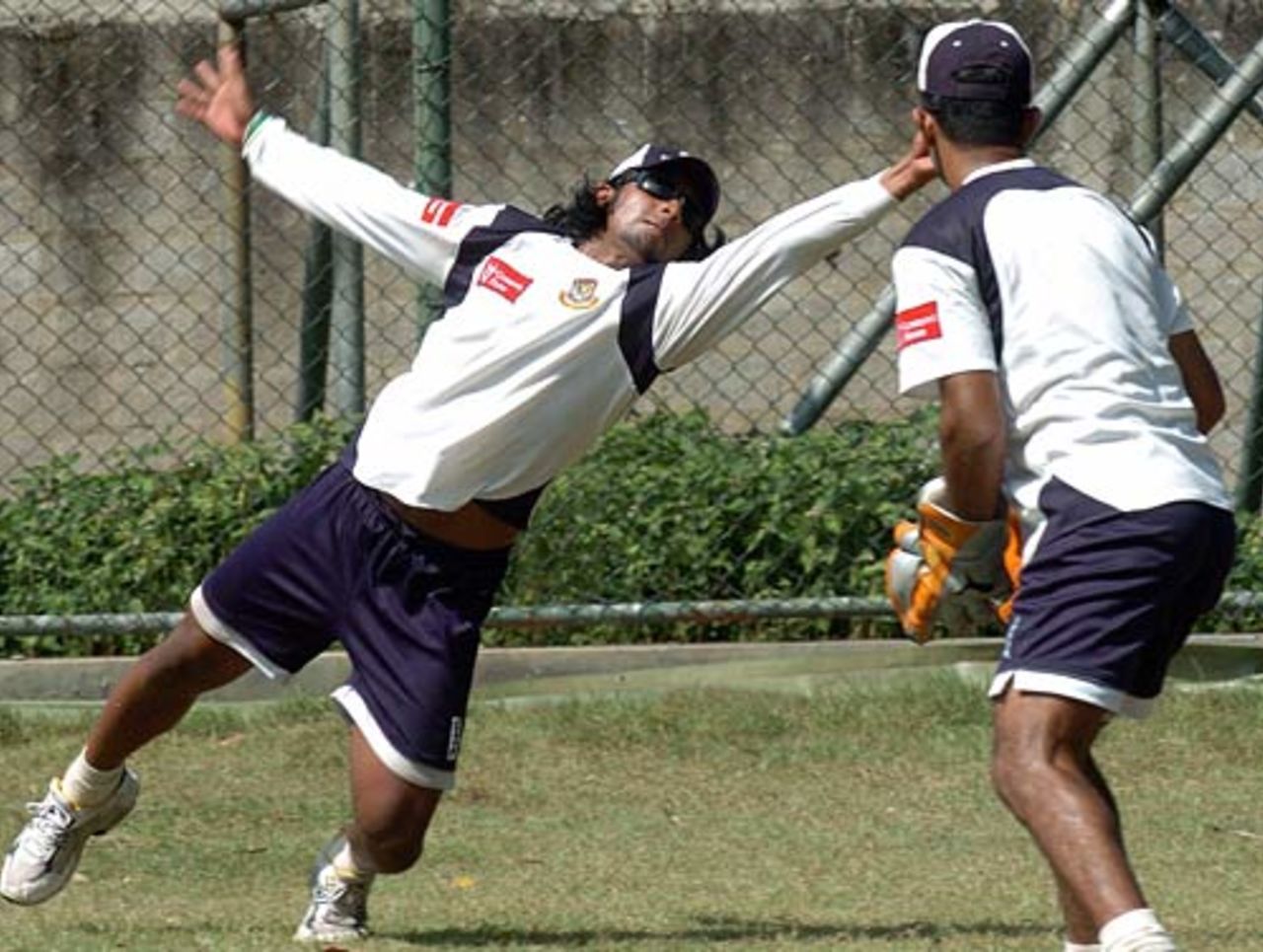 Shahriar Nafees dives for a catch in practice, Colombo, August 27, 2005