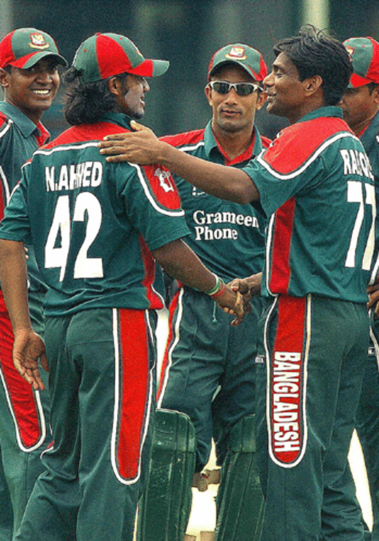 Shahriar Nafees Ahmed celebrates with his team-mates after taking the catch to dismiss Chaminda Vaas, Sri Lanka v Bangladesh, Sinhalese Sports Club ground, Colombo,  August  31, 2005