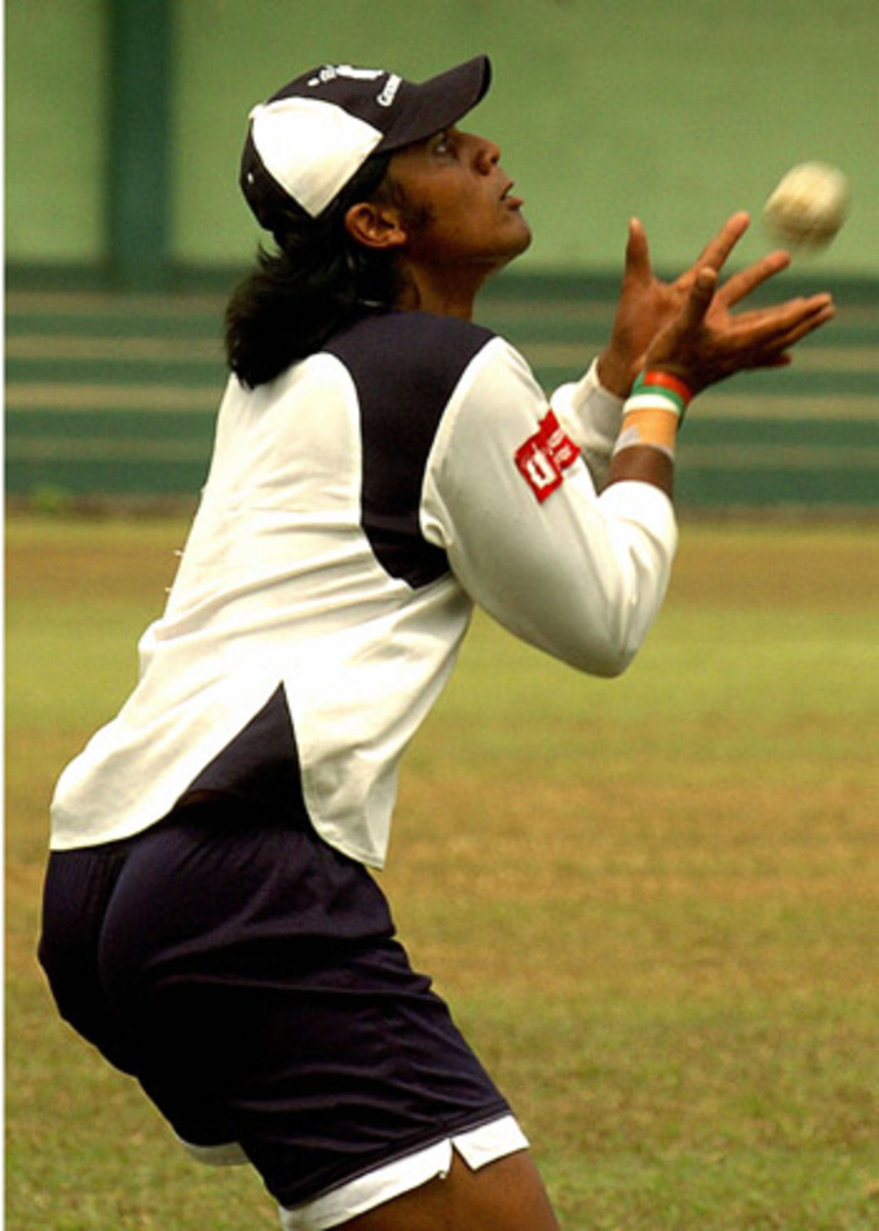 Shahriar Ahmed keeps his eye on the ball during a training session, Colombo, September 1, 2005