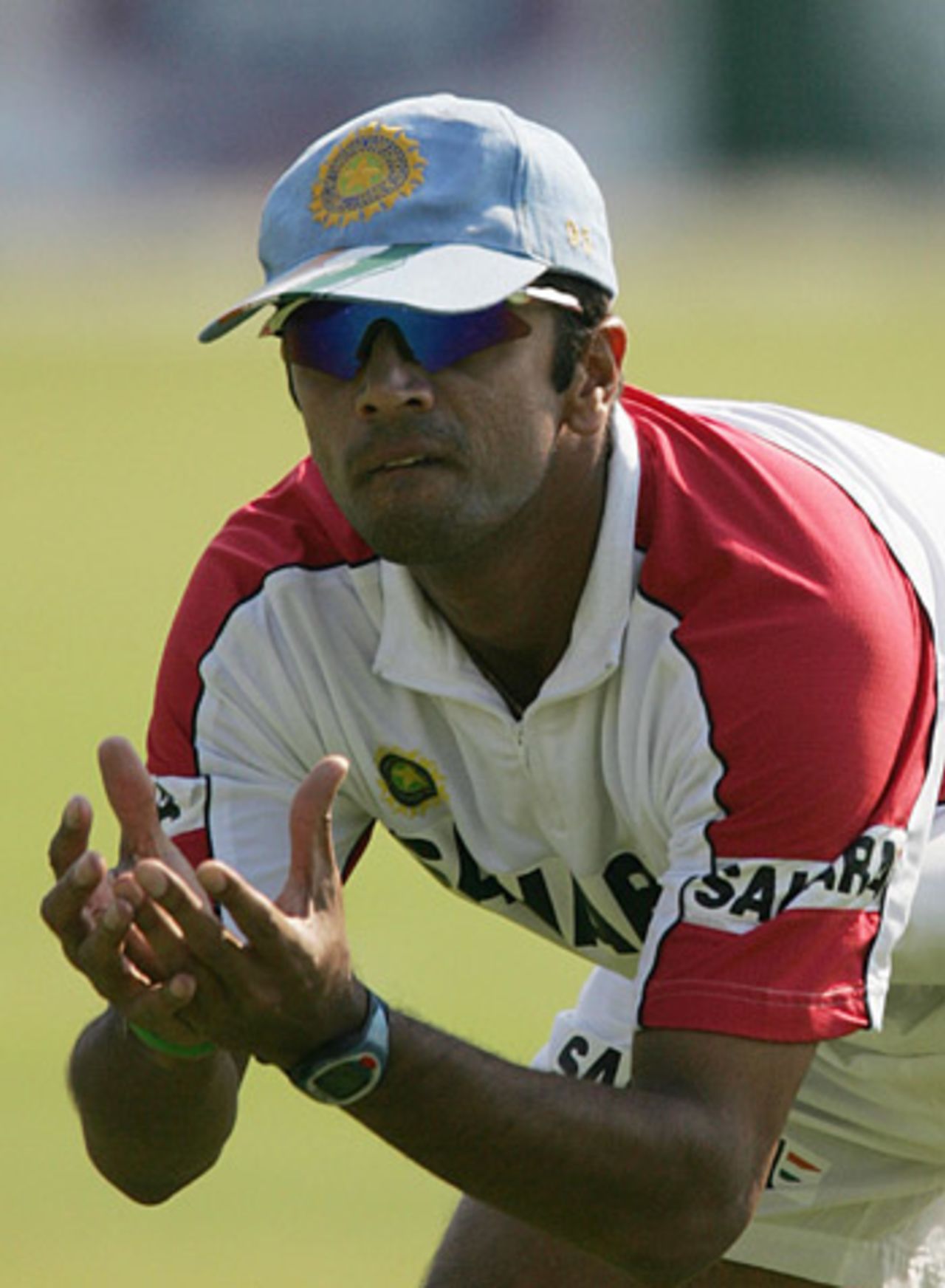 Rahul Dravid waits to catch the ball, Harare, September 1, 2005