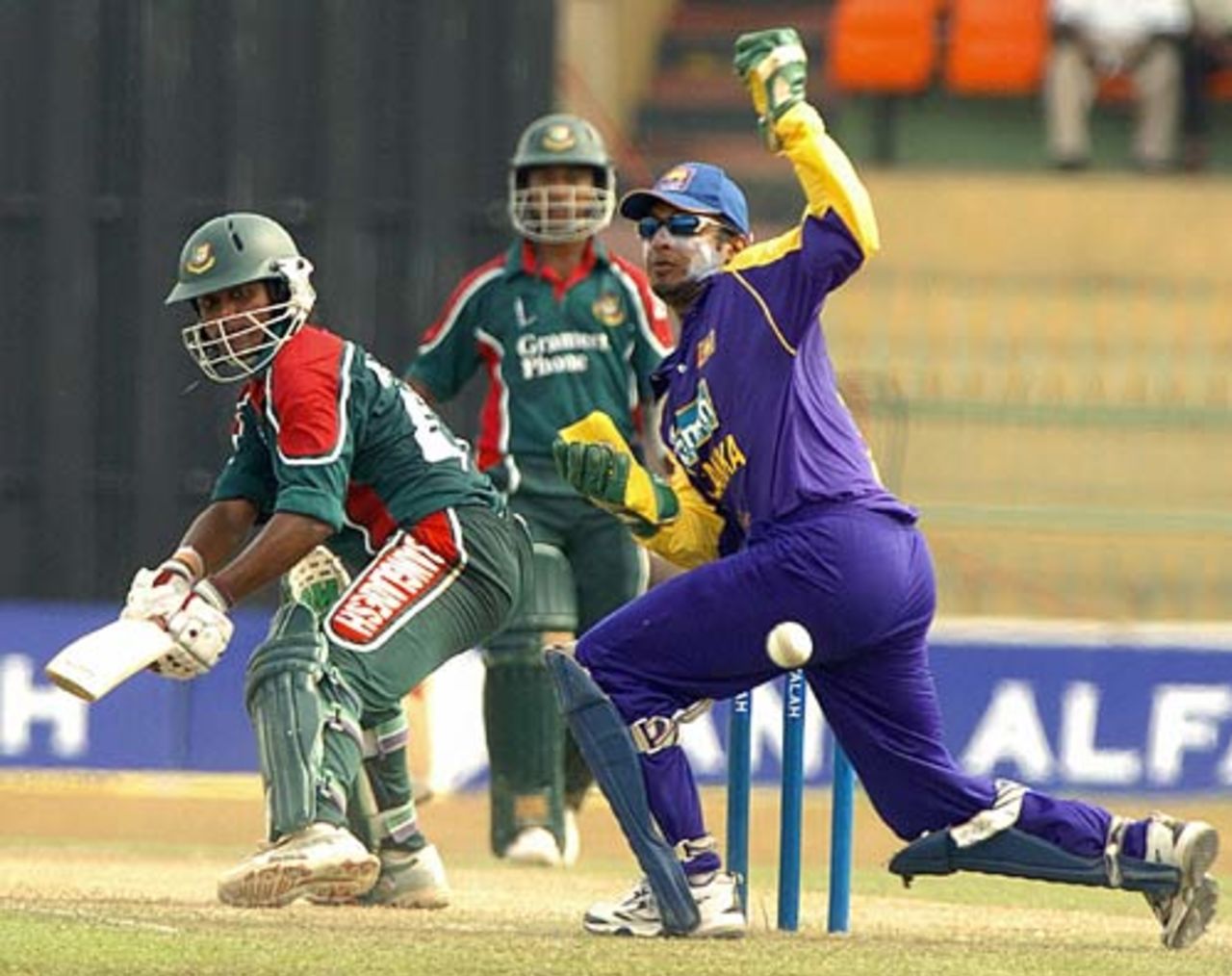 Aftab Ahmed  finds a way past  Kumar Sangakkara, Sri Lanka v Bangladesh, Colombo, September 2, 2005