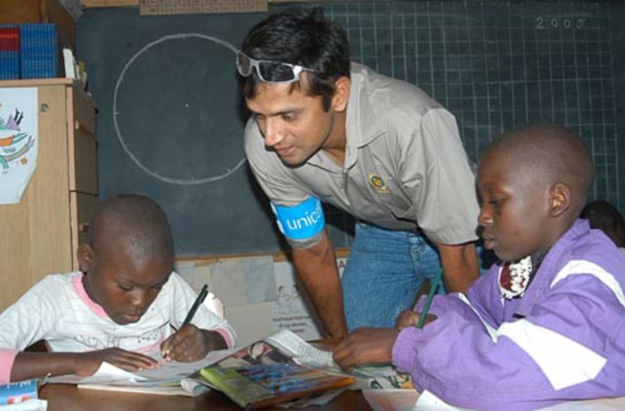 Rahul Dravid watches children at the UN's Mavambo centre, September 2, 2005