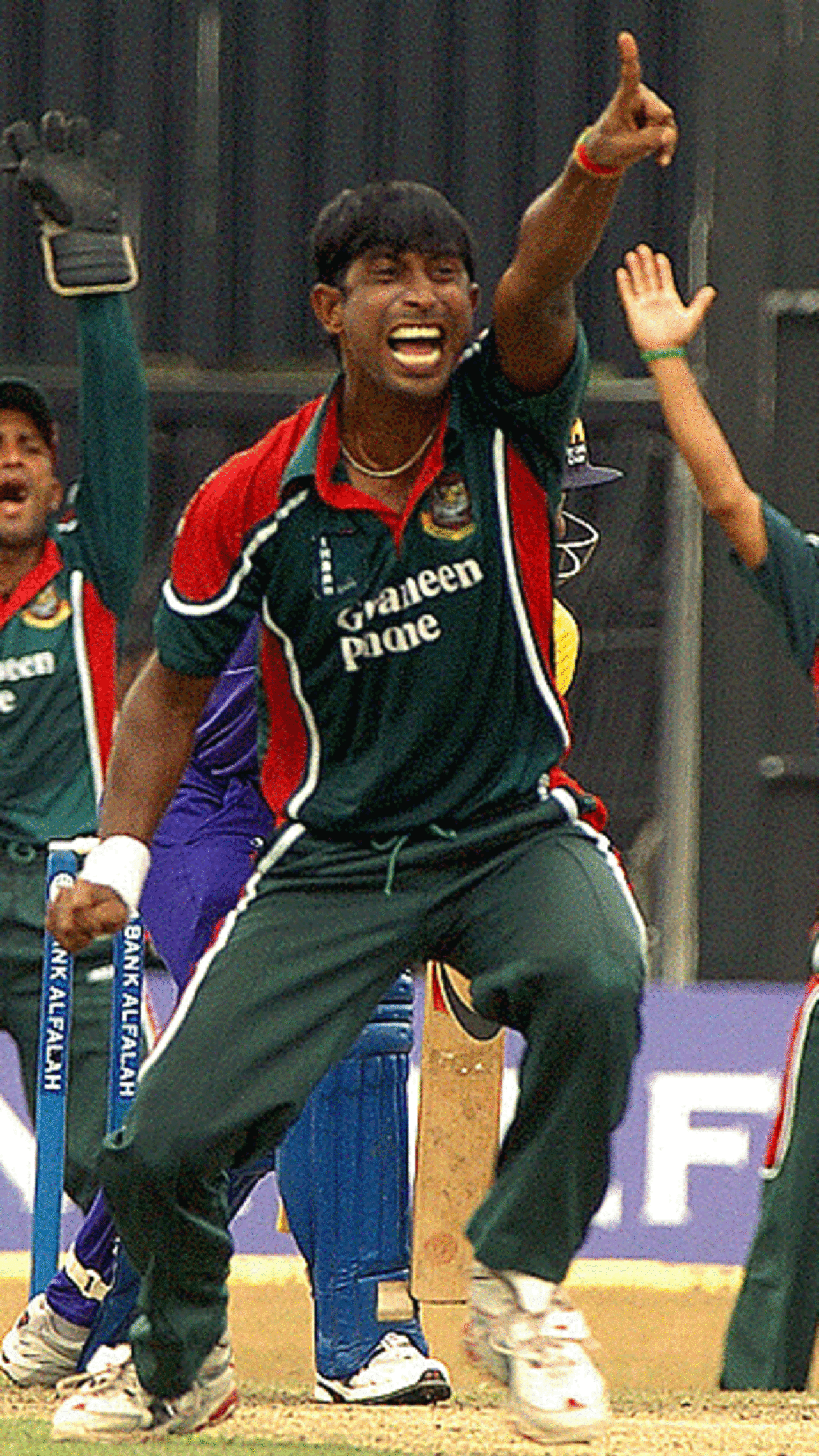 Tapash Baisya appeals unsuccessfully for the wicket of Sanath Jayasuriya, Sri Lanka v Bangladesh, Colombo, September 2, 2005