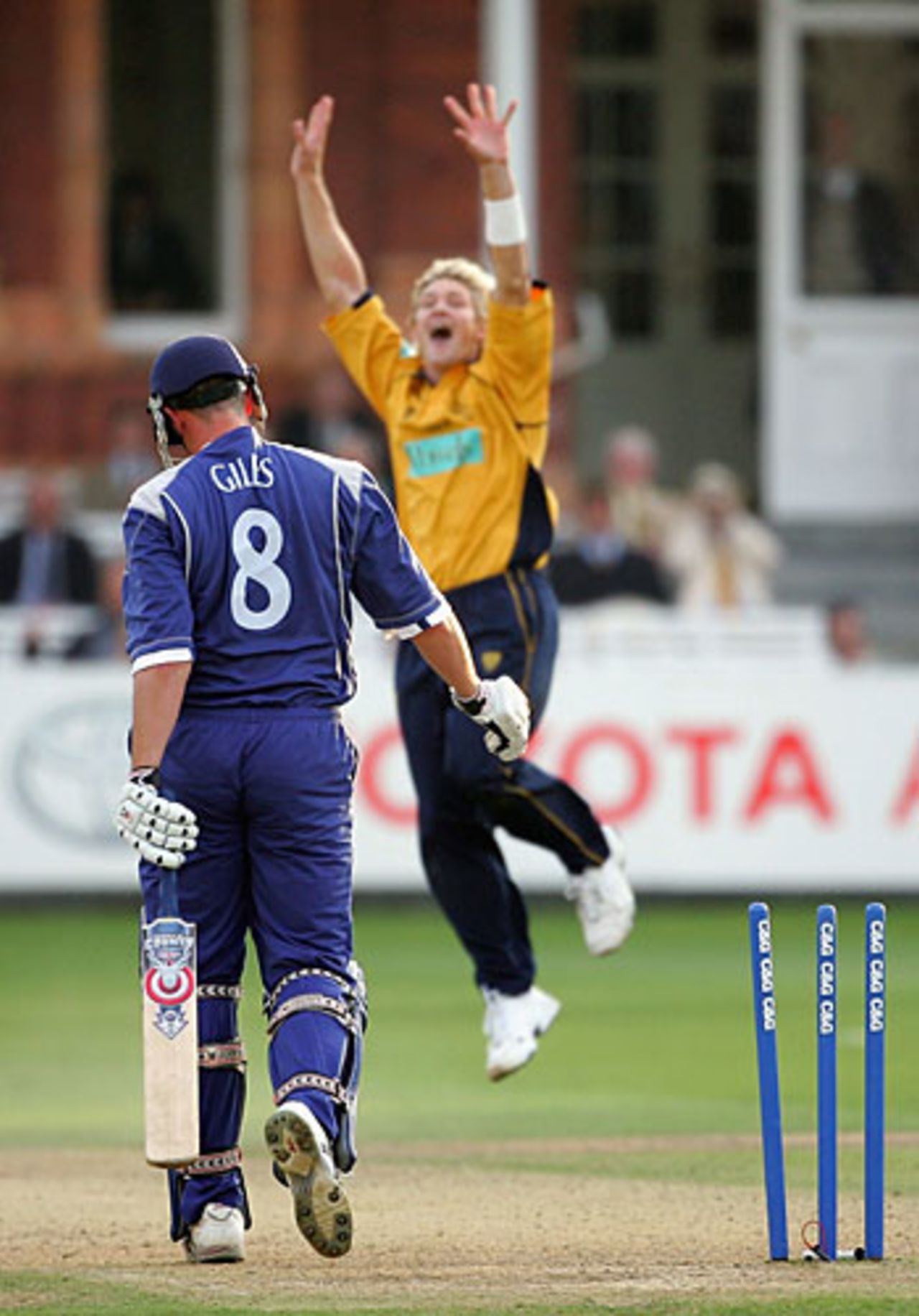 Shane Watson bowls Ashley Giles with a brilliant slower ball, Hampshire v Warwickshire, Lord's, September 3, 2005