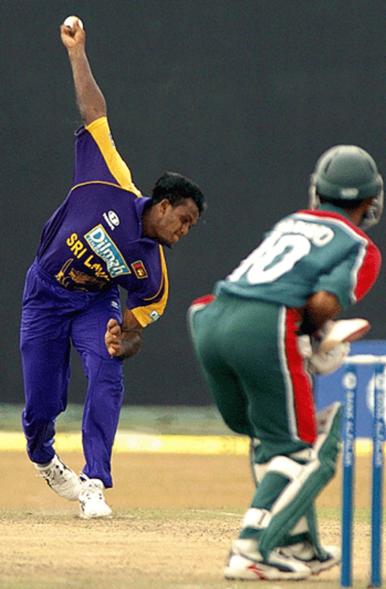 Dilhara Fernando lets it rip during his spell of 3 for 19, Sri Lanka v Bangladesh, Colombo, September 4, 2005