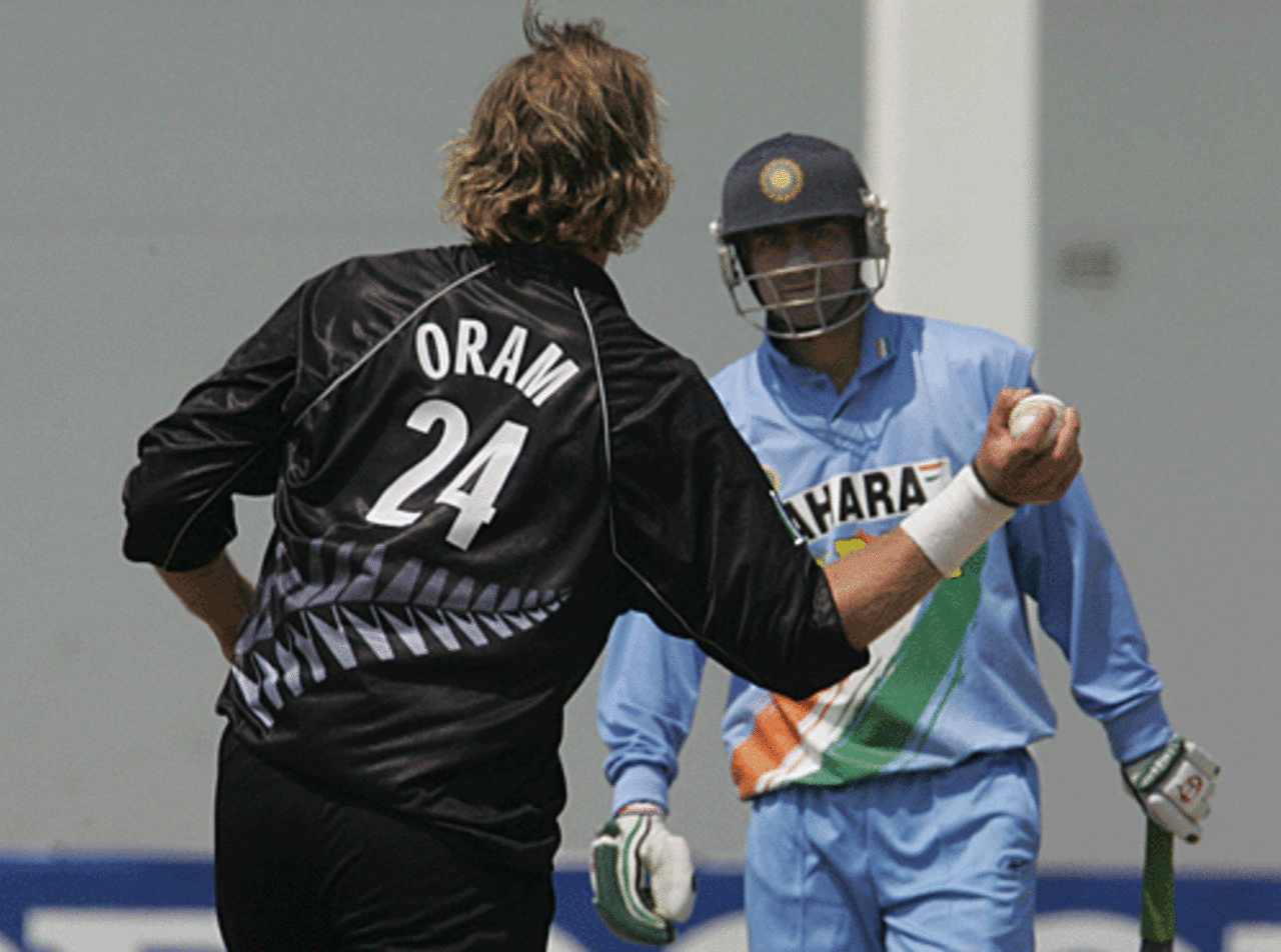 Jacob Oram urges Mohammad Kaif to try and take a single, India v New Zealand, Harare, September 6, 2005