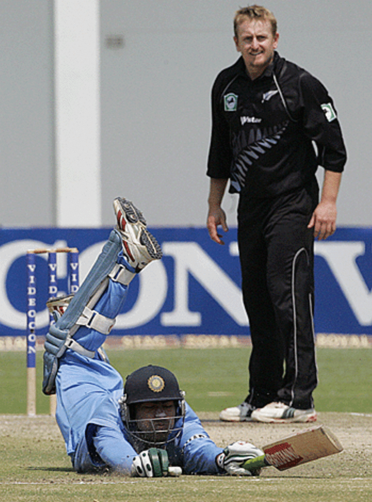 Mohammad Kaif dives spectacularly to make his ground, India v New Zealand, Harare, September 6, 2005