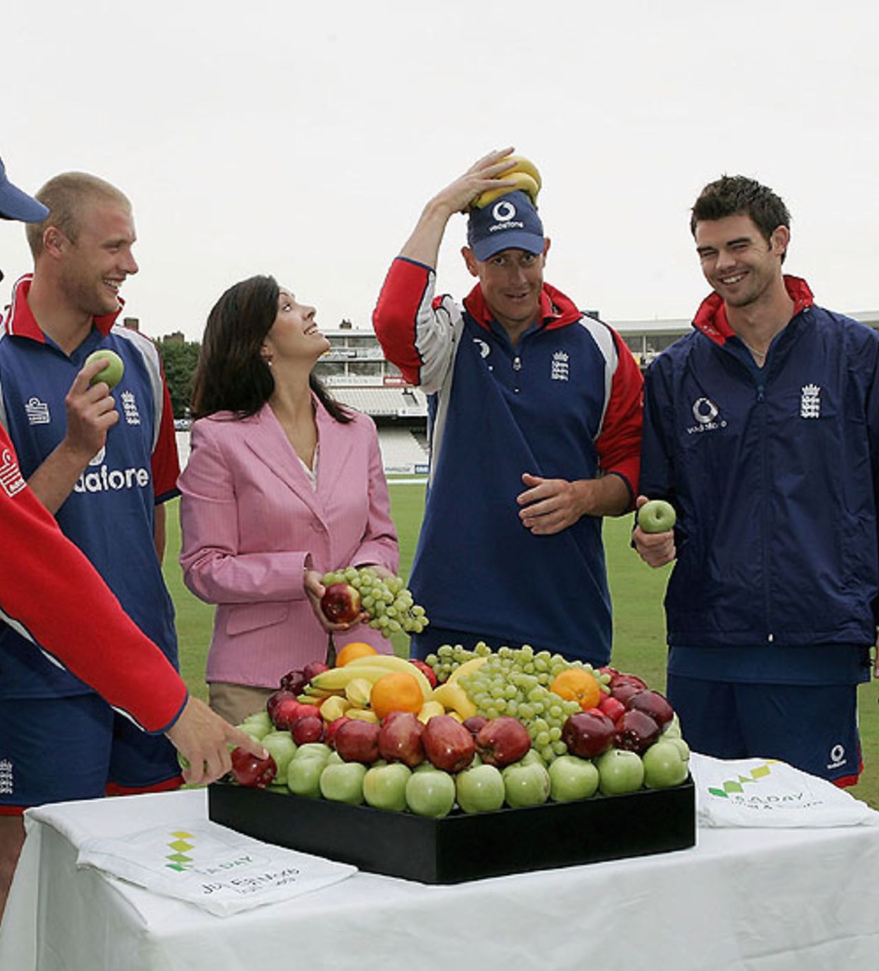 Ashley Giles and a bowl of fruit, The Oval, 2005