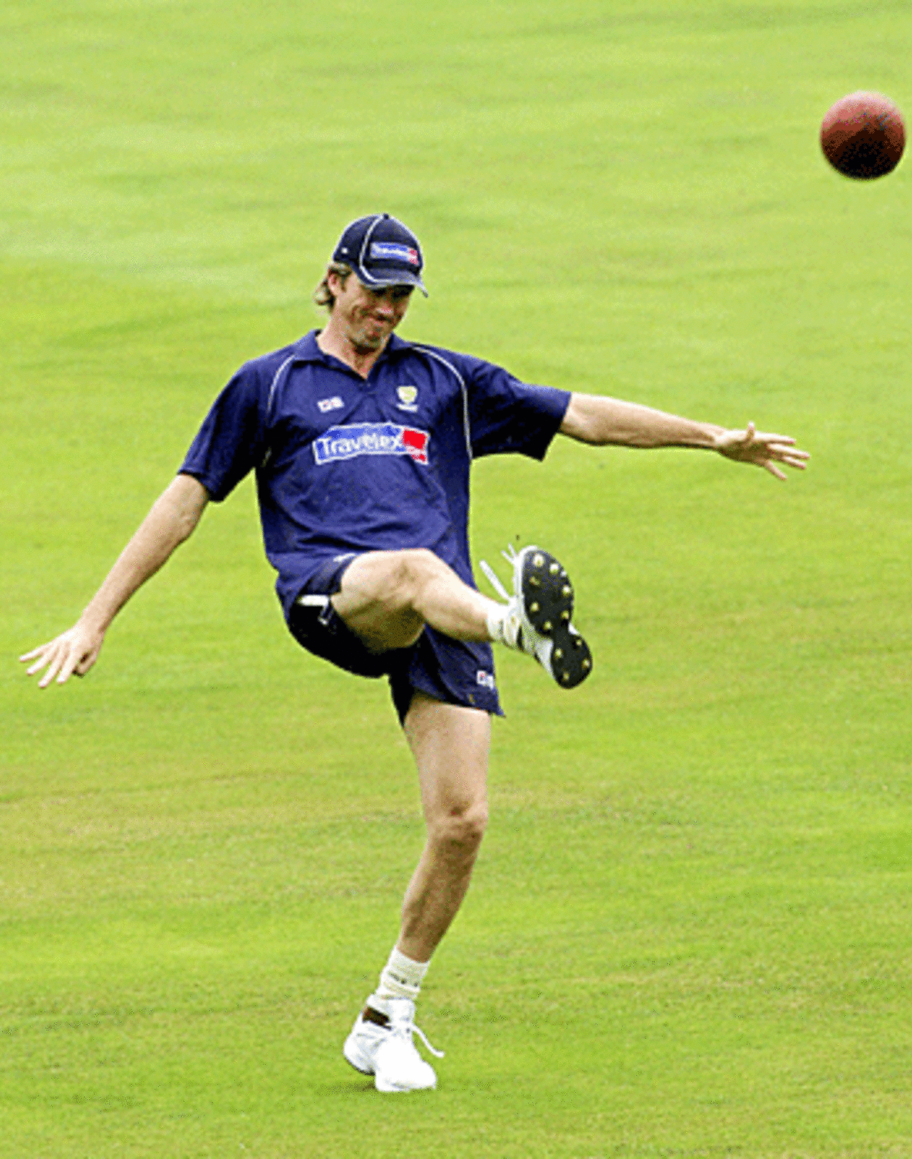 Glenn McGrath does his best impression of Mark Viduka, The Oval, London, September 7, 2005