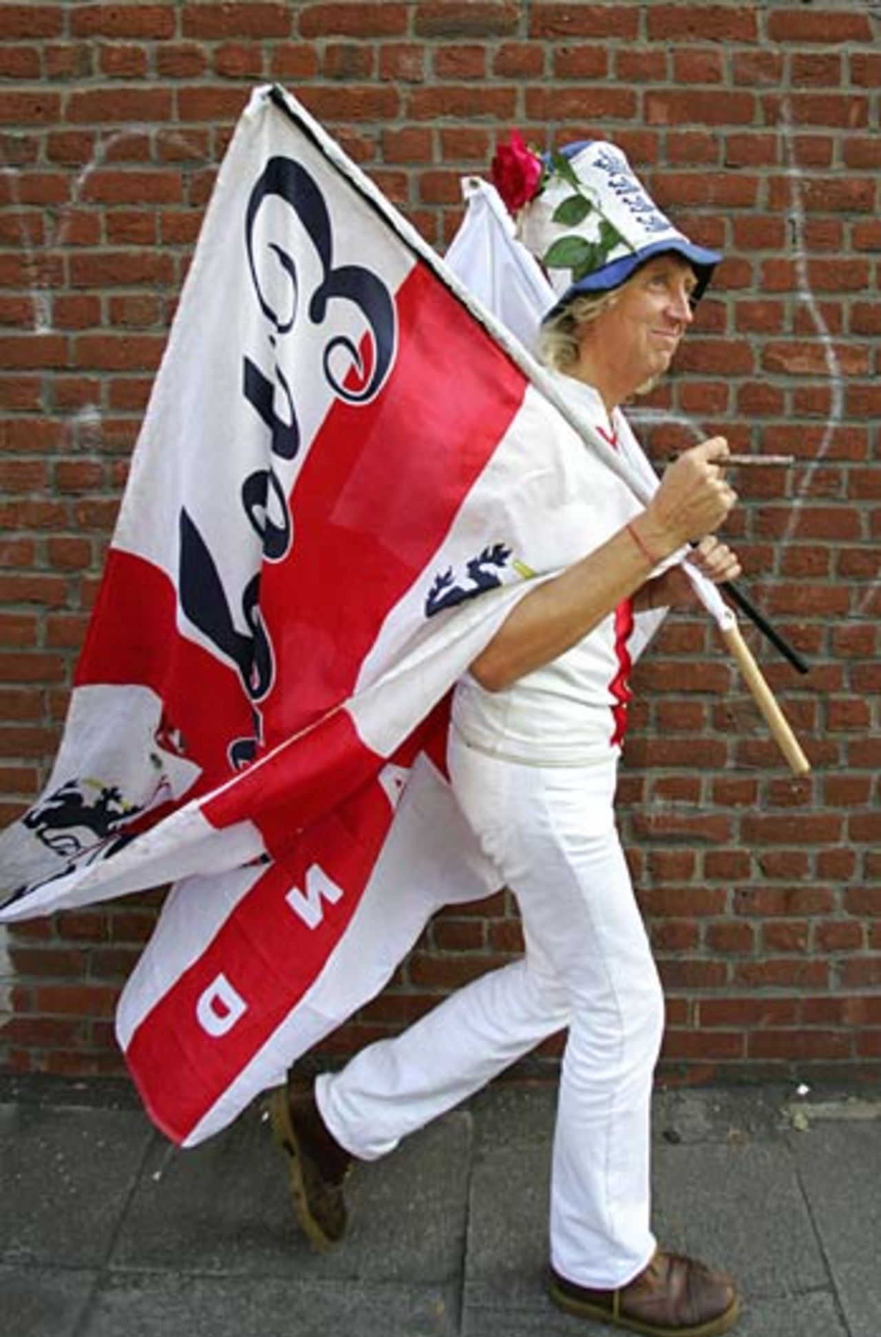 An England fan arrives at The Oval, England v Australia, 5th Test, The Oval, September 8, 2005