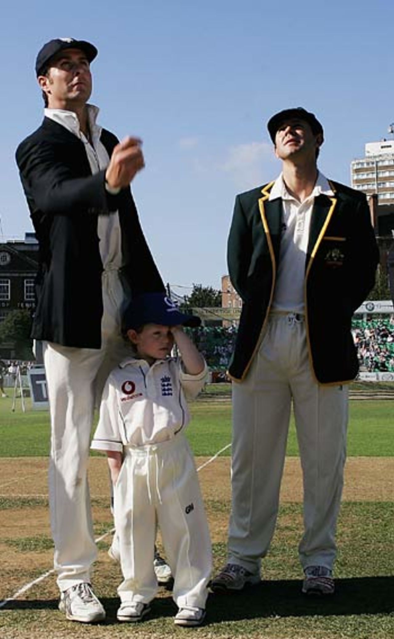 Michael Vaughan tosses and Ricky Ponting calls ... incorrectly, England v Australia, 5th Test, The Oval, September 8, 2005