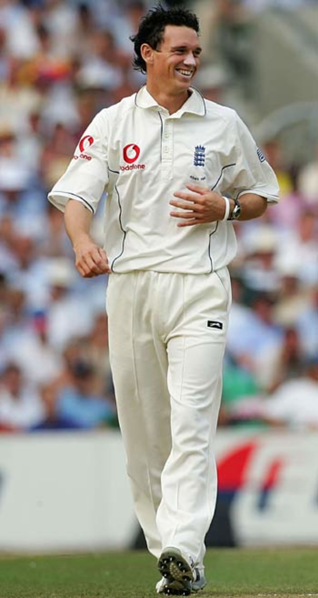 England substitute Gary Pratt ... with Ricky Ponting nowhere in sight, England v Australia, The Oval, London, September 9, 2005