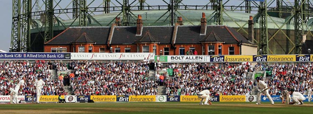 Shane Warne bowls to Marcus Trescothick on a tense final morning, England v Australia, 5th Test, The Oval, September 12, 2005