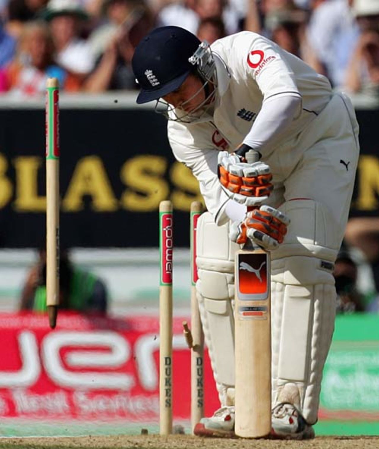 Geraint Jones loses his off stump to Shaun Tait, England v Australia, 5th Test, The Oval, September 12, 2005
