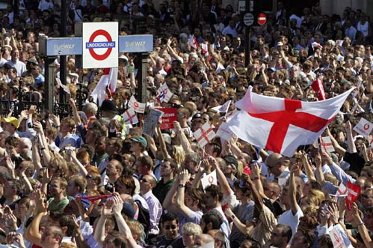 Crowds pack Trafalgar Square, London,  September 13, 2005