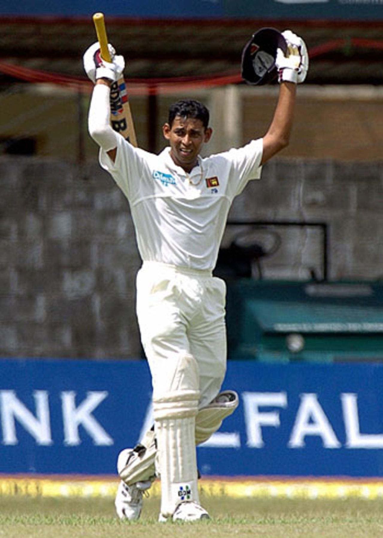 Tillakaratne Dilshan raises his arms, Sri Lanka v Bangladesh, Colombo, September 20, 2005