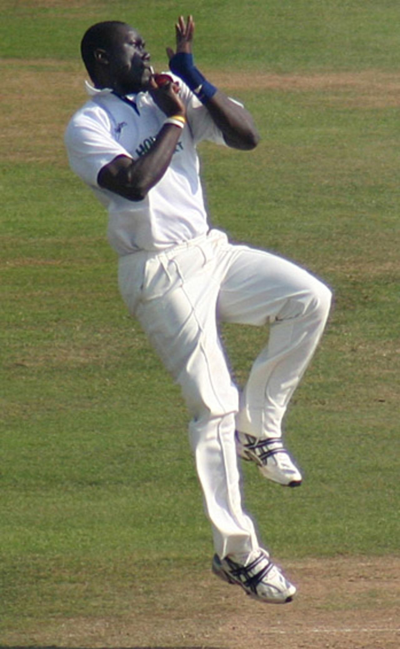Robbie Joseph poised to unleash a delivery, Sussex v Kent, Hove, September 22, 2005