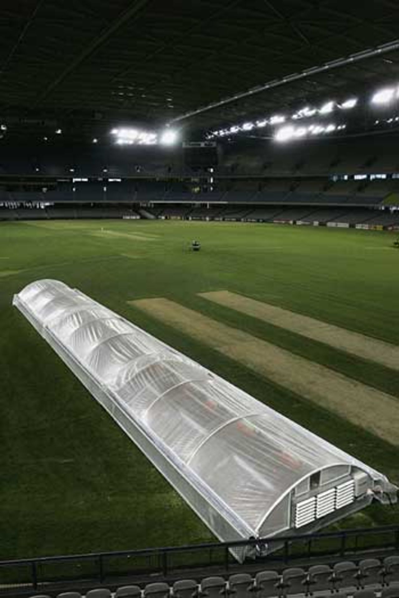 General view of the Telstra Dome with the Perennial climate control system that protects the drop-in pitches, Melbourne, September 28, 2005