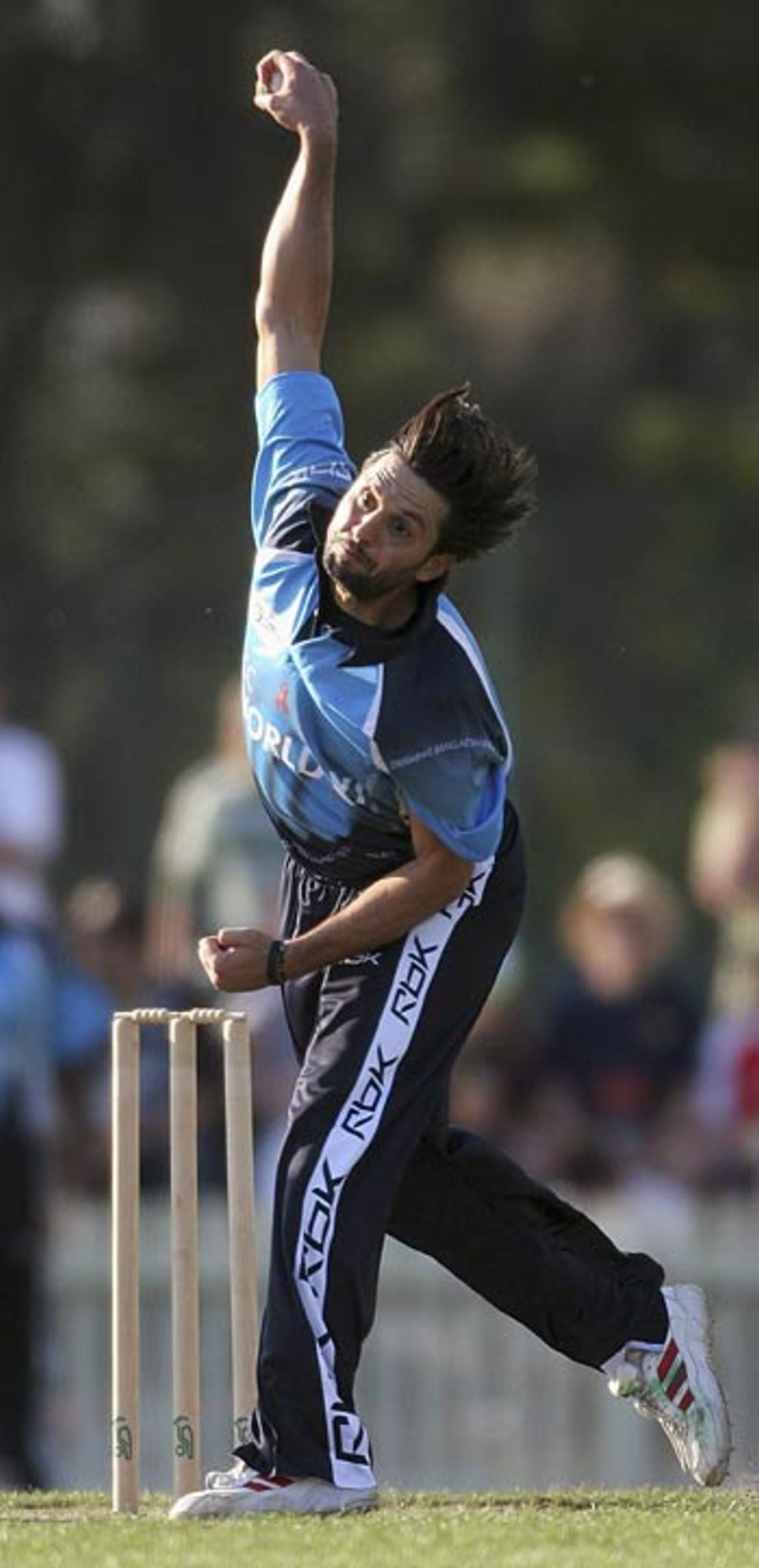 Shahid Afridi in action for world XI, Victoria v World XI, Melbourne, October 2, 2005