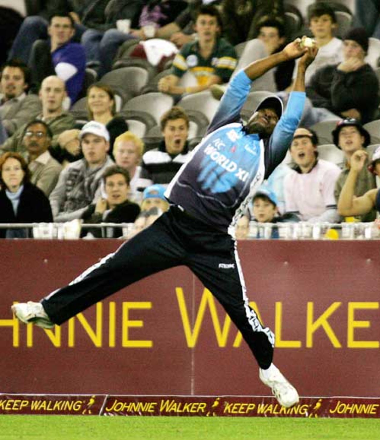 Brian Lara takes a stunning catch in the deep, Australia v World XI, 1st ODI, Super Series, Melbourne, October 5, 2005