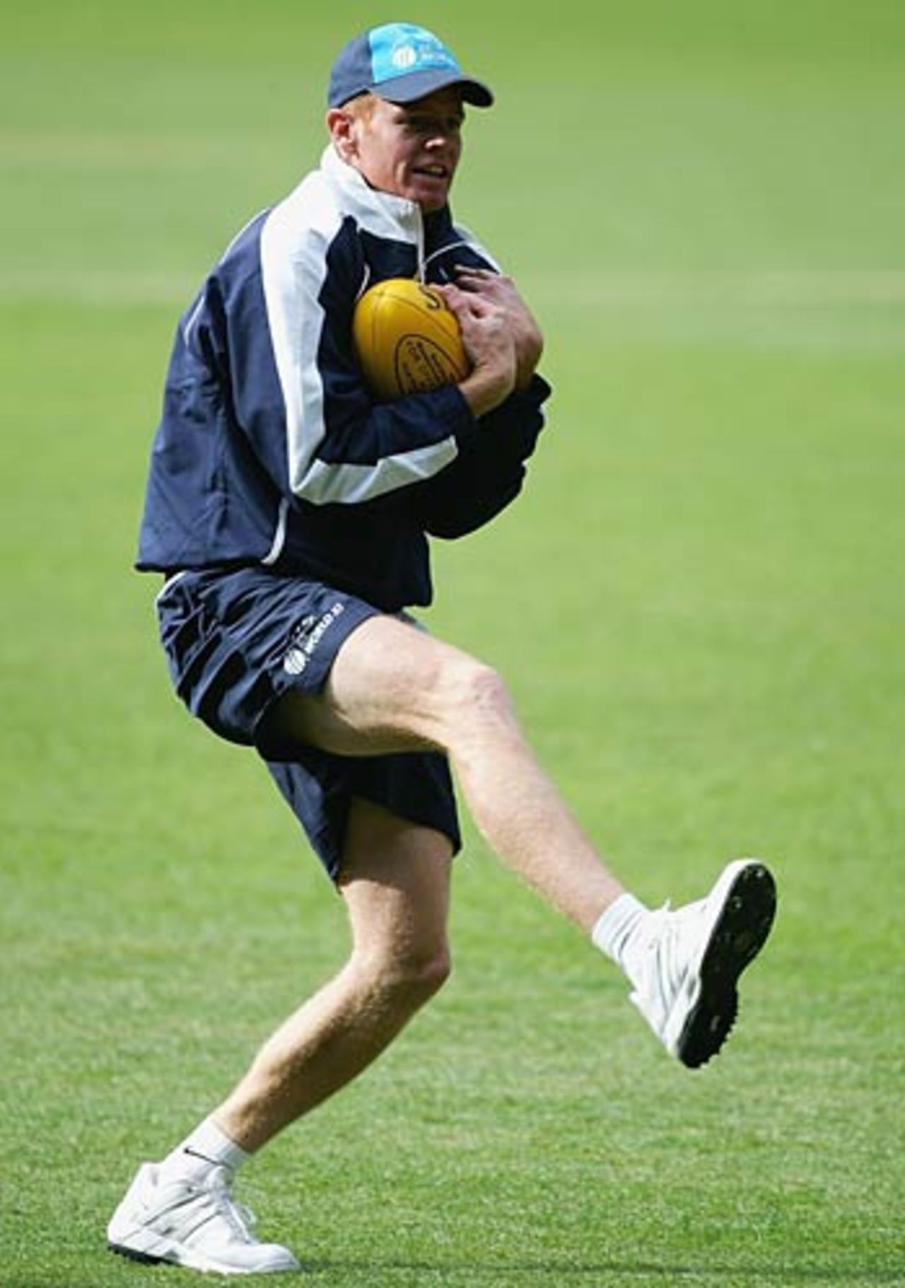Shaun Pollock plays with an Aussie rules football, Melbourne, October 6, 2005