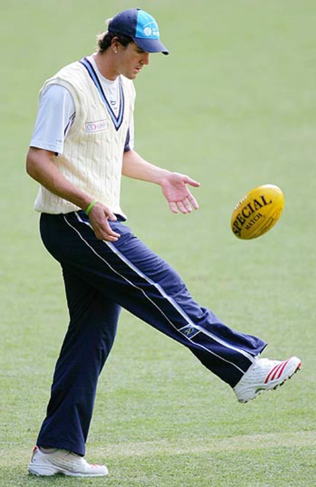 Kevin Pietersen kicks around an Aussie Rules football, Melbourne, October 6, 2005