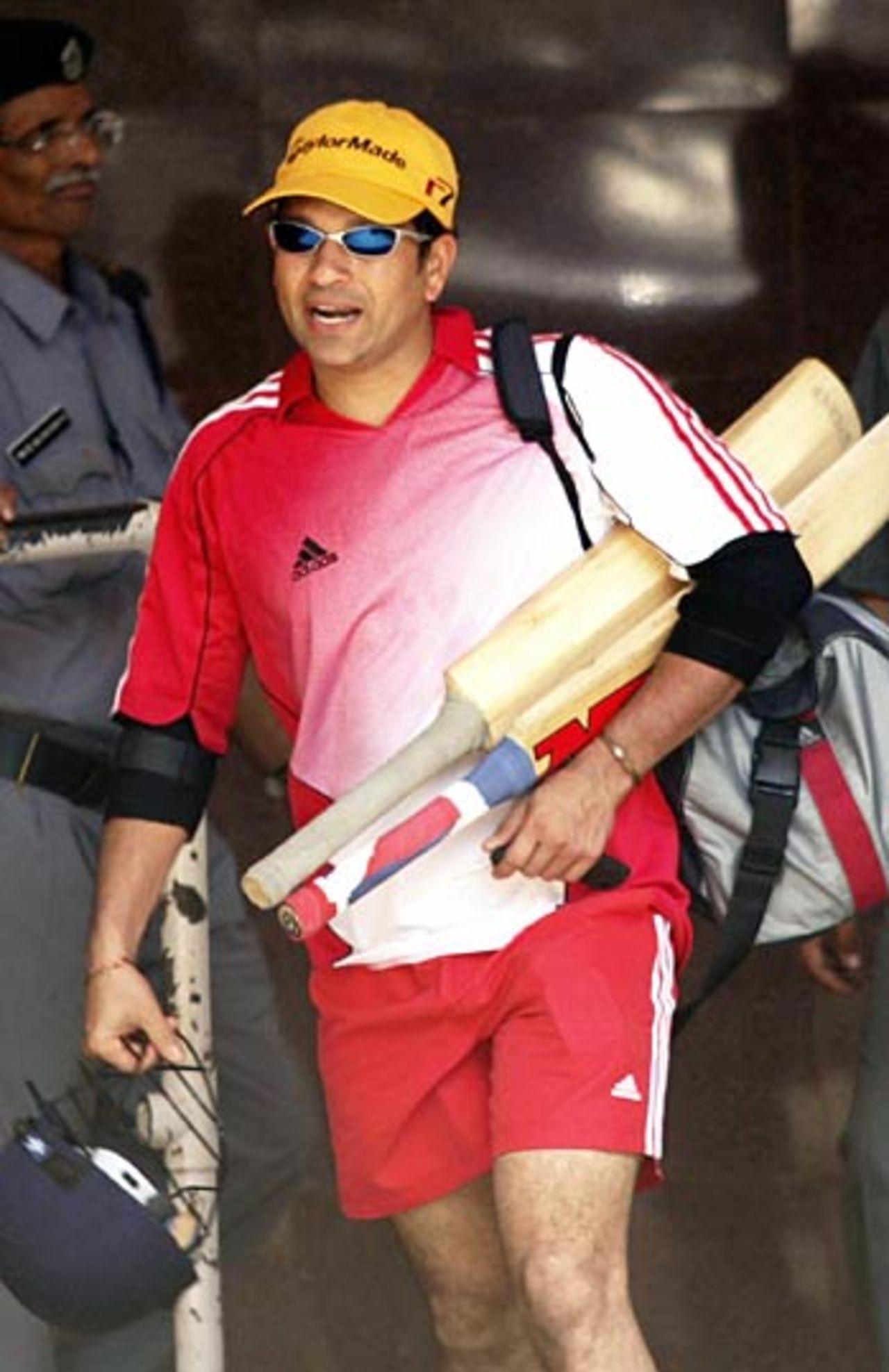 Sachin Tendulkar arrives for practice, Mumbai, October 7, 2005