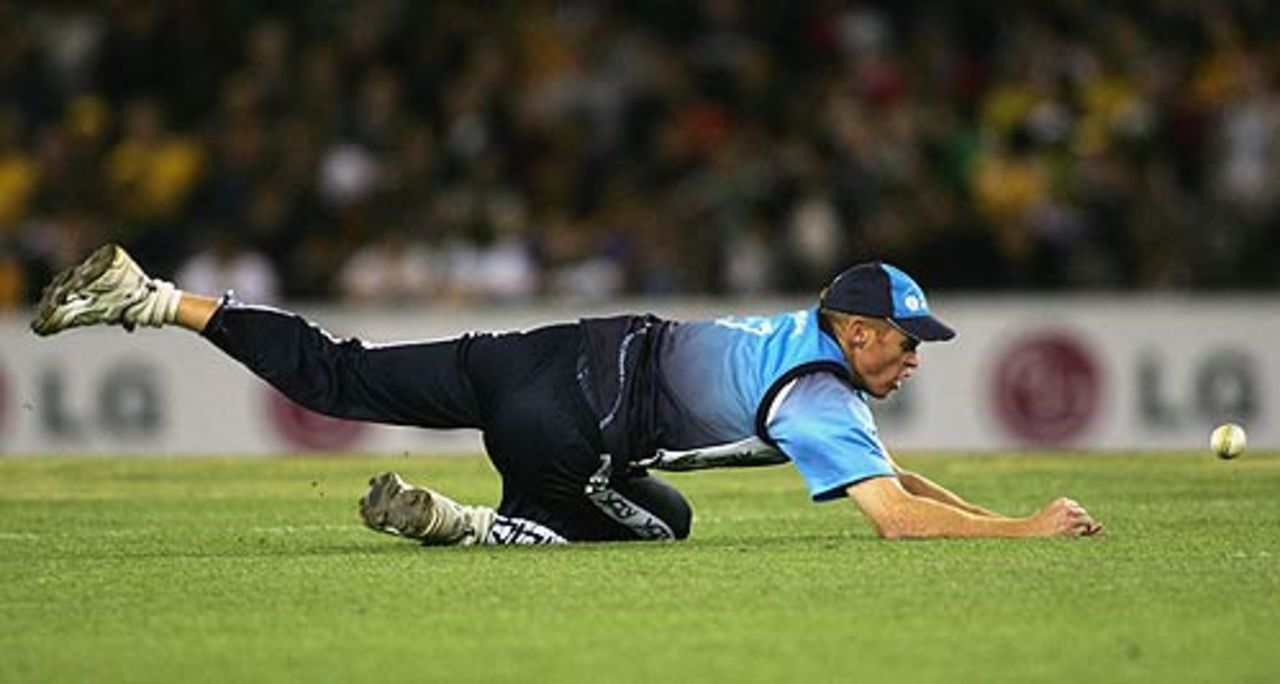 Shaun Pollock attempts a diving save, Australia v World XI, 2nd ODI, Super Series, Melbourne, October 7, 2005