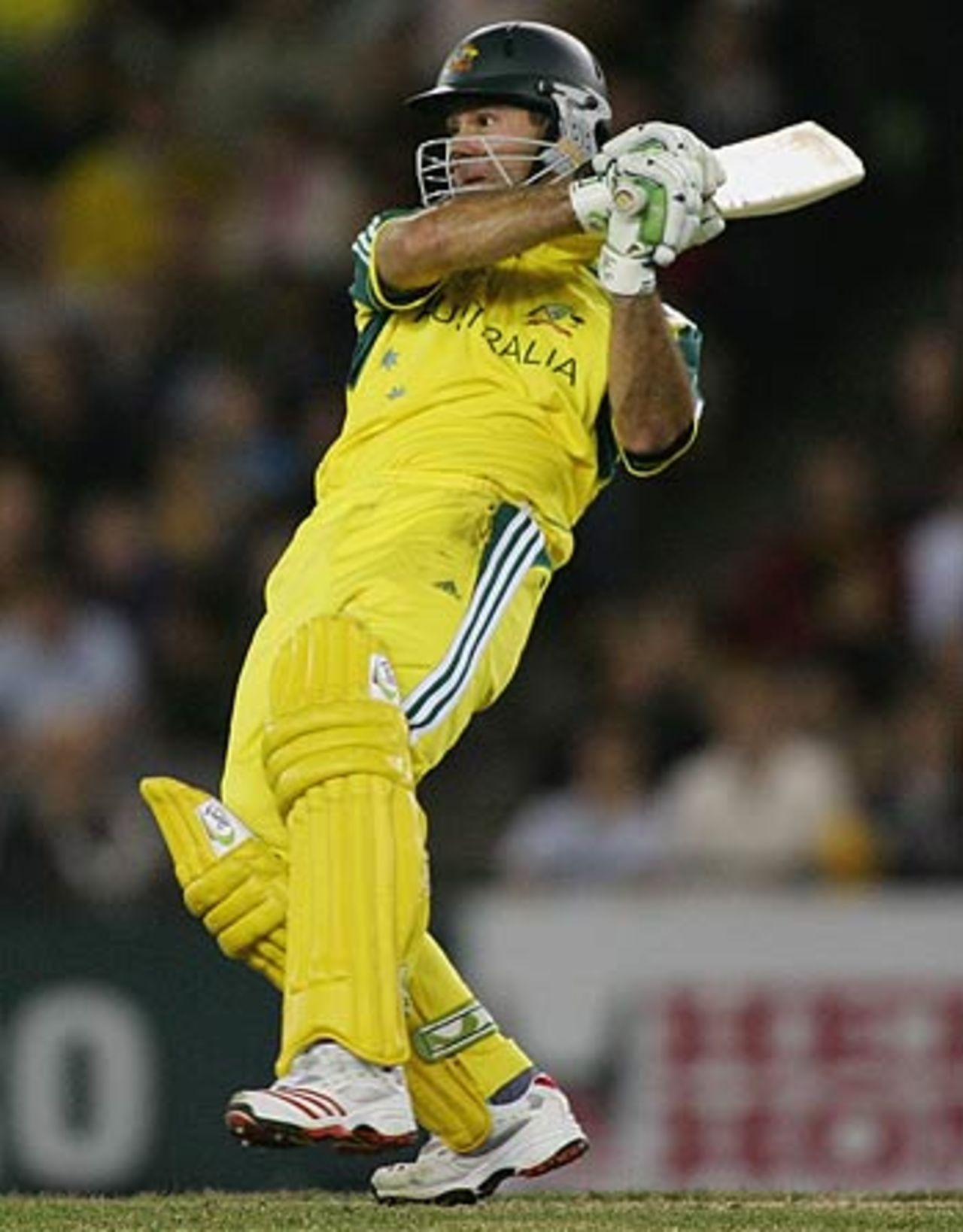 Ricky Ponting pulls during his innings of 66, Australia v World XI, 2nd ODI, Super Series, Melbourne, October 7, 2005