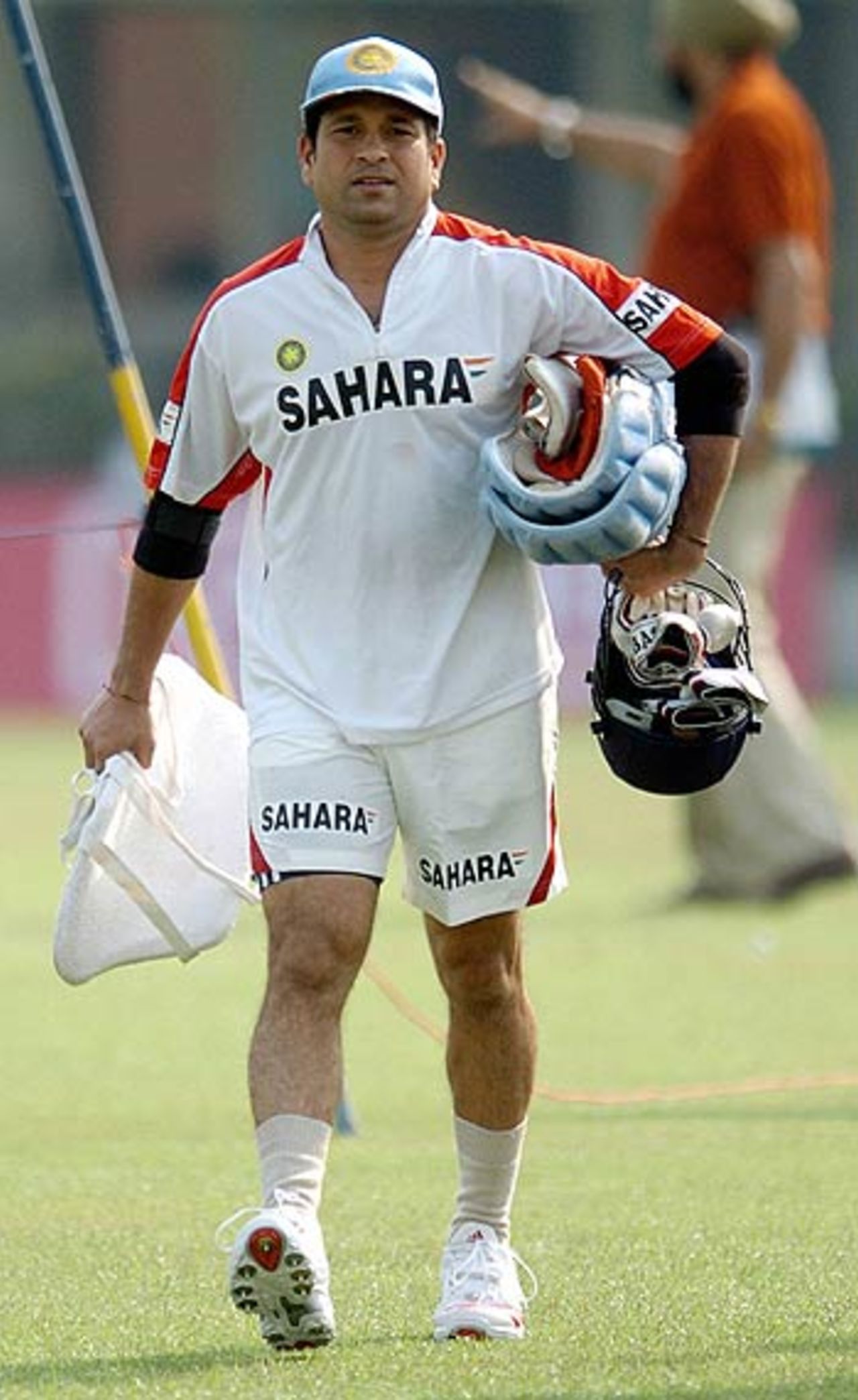 Sachin Tendulkar is ready for batting practice, Mohali, October 9, 2005