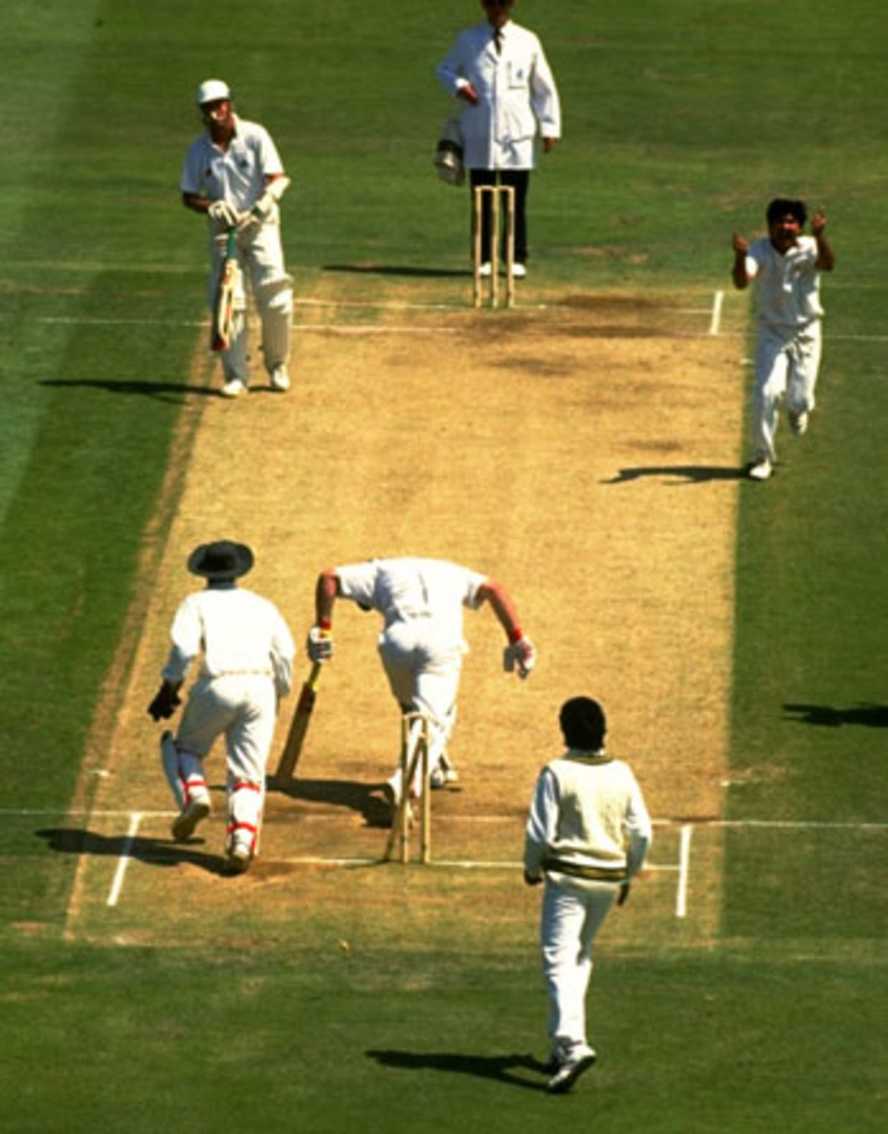 Mushtaq Ahmed dismisses Robin Smith, England v  Pakistan, 1992