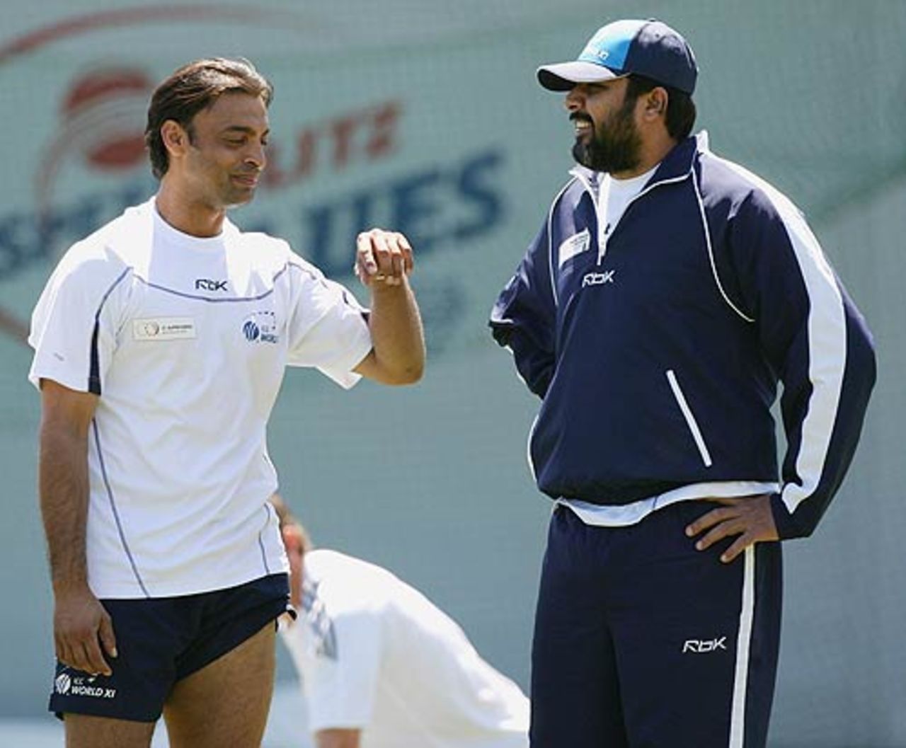 Shoaib Akhtar and Inzamam-ul-Haq practise at the SCG, Sydney, October 11, 2005