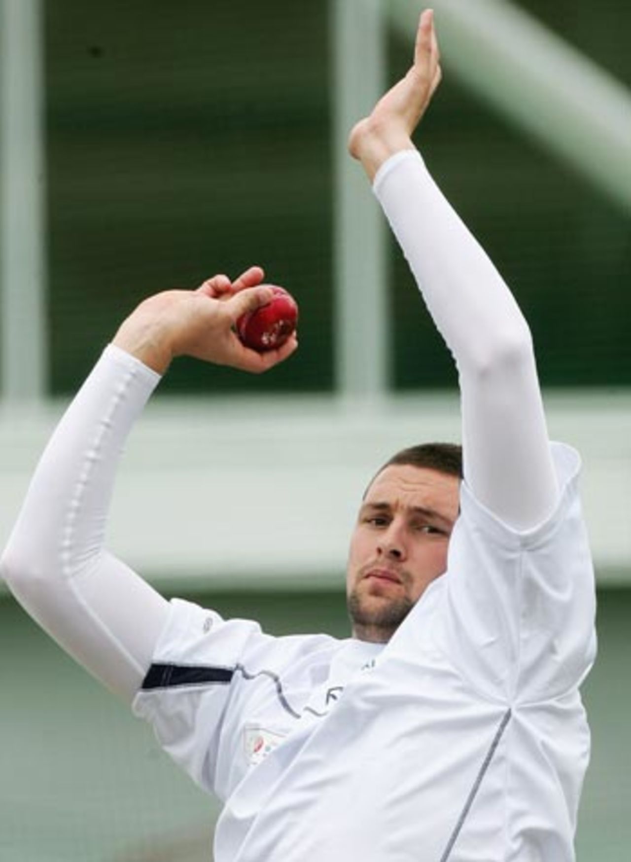 Steve Harmison goes through his paces during warm-up before the Super Test, Sydney, October 13, 2005