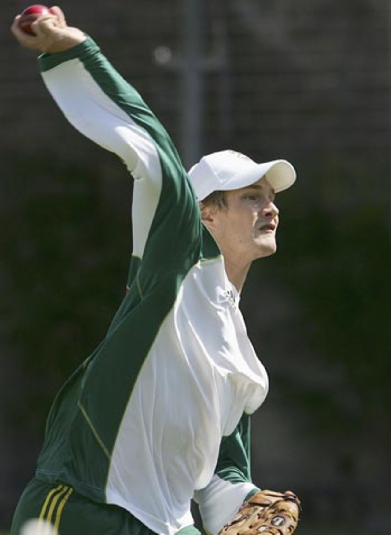 Shane Watson during fielding drills, Sydney, October 13, 2005