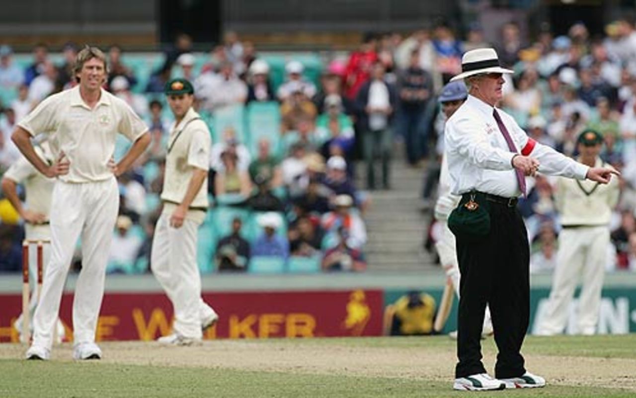 Rudi Koertzen calls for the third umpire to decide whether Brian Lara is lbw to Glenn McGrath, Australia v World XI, Super Test, 2nd Day, Sydney, October 15, 2005